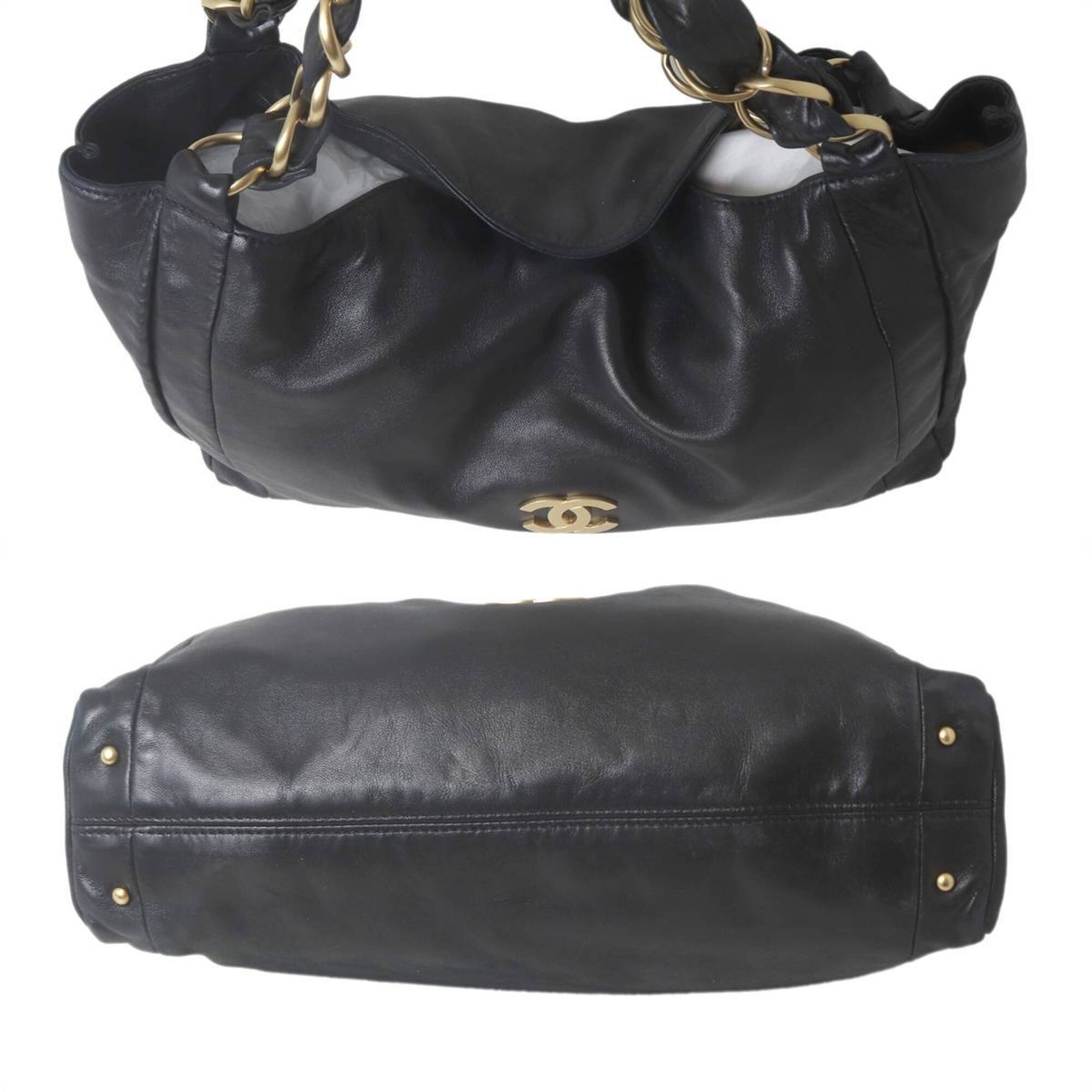 Chanel Black Leather Shoulder Bag (Pre-Owned)
