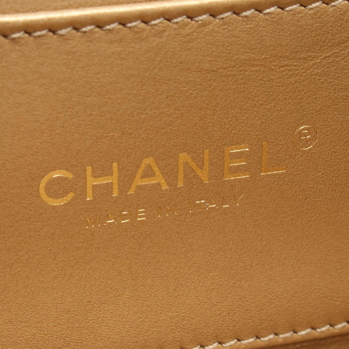 Chanel Matelasse White Leather Handbag Shoulder Bag (Pre-Owned)