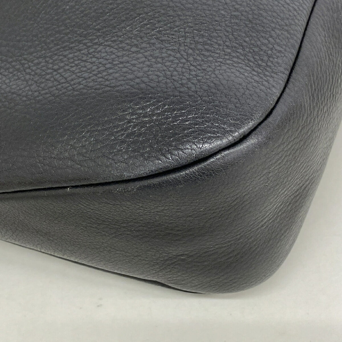 Salvatore Ferragamo Black Leather Shoulder Bag (Pre-Owned)