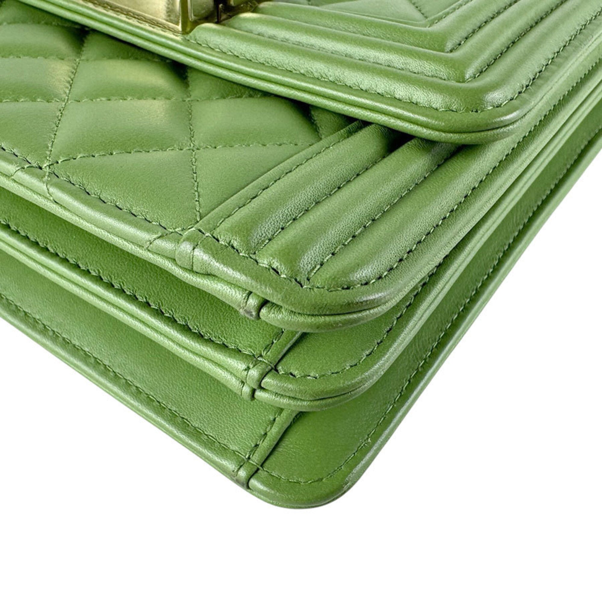 Chanel Green Leather Shoulder Bag (Pre-Owned)
