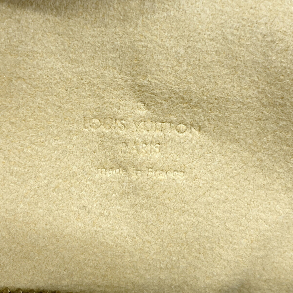 Louis Vuitton White Handbag (Pre-Owned)