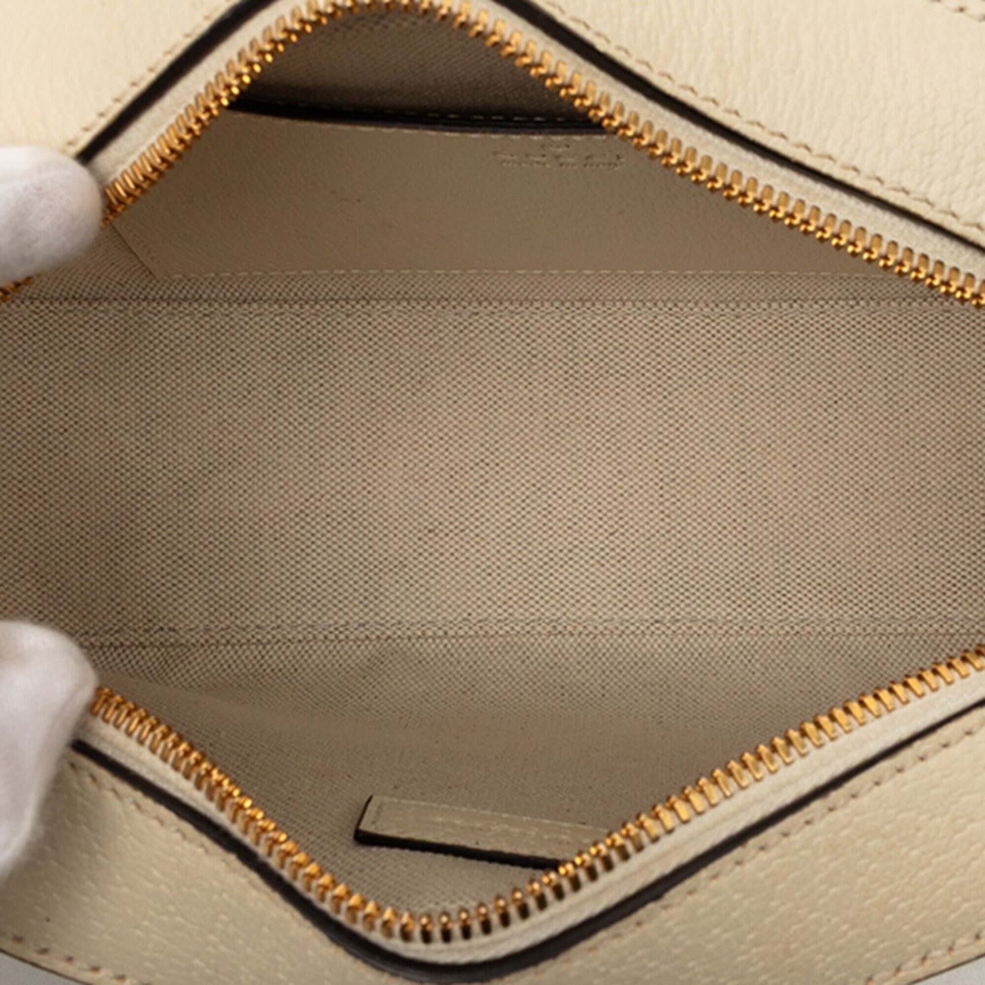 Gucci Beige Ivory Gg Supreme Shoulder Bag (Pre-Owned)