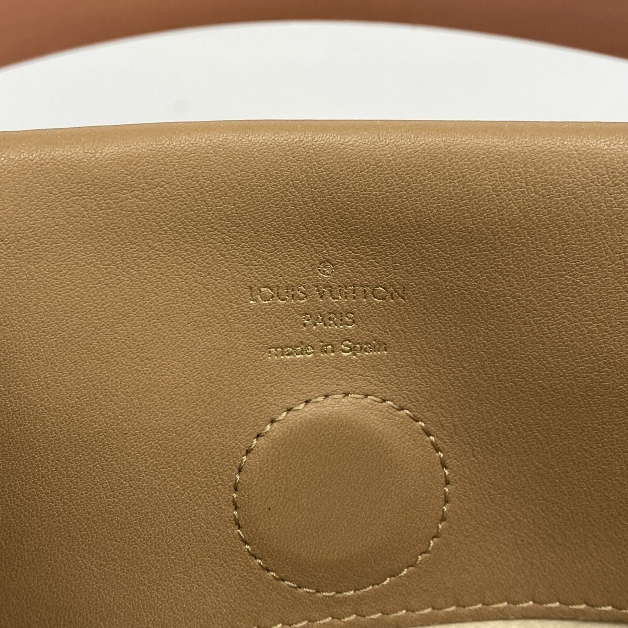 Louis Vuitton Cream Peche Shoulder Bag (Pre-Owned)