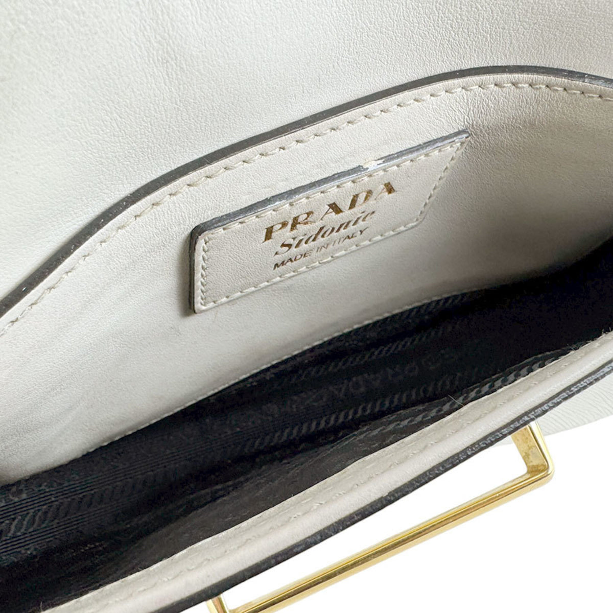 Prada White Leather Shoulder Bag (Pre-Owned)