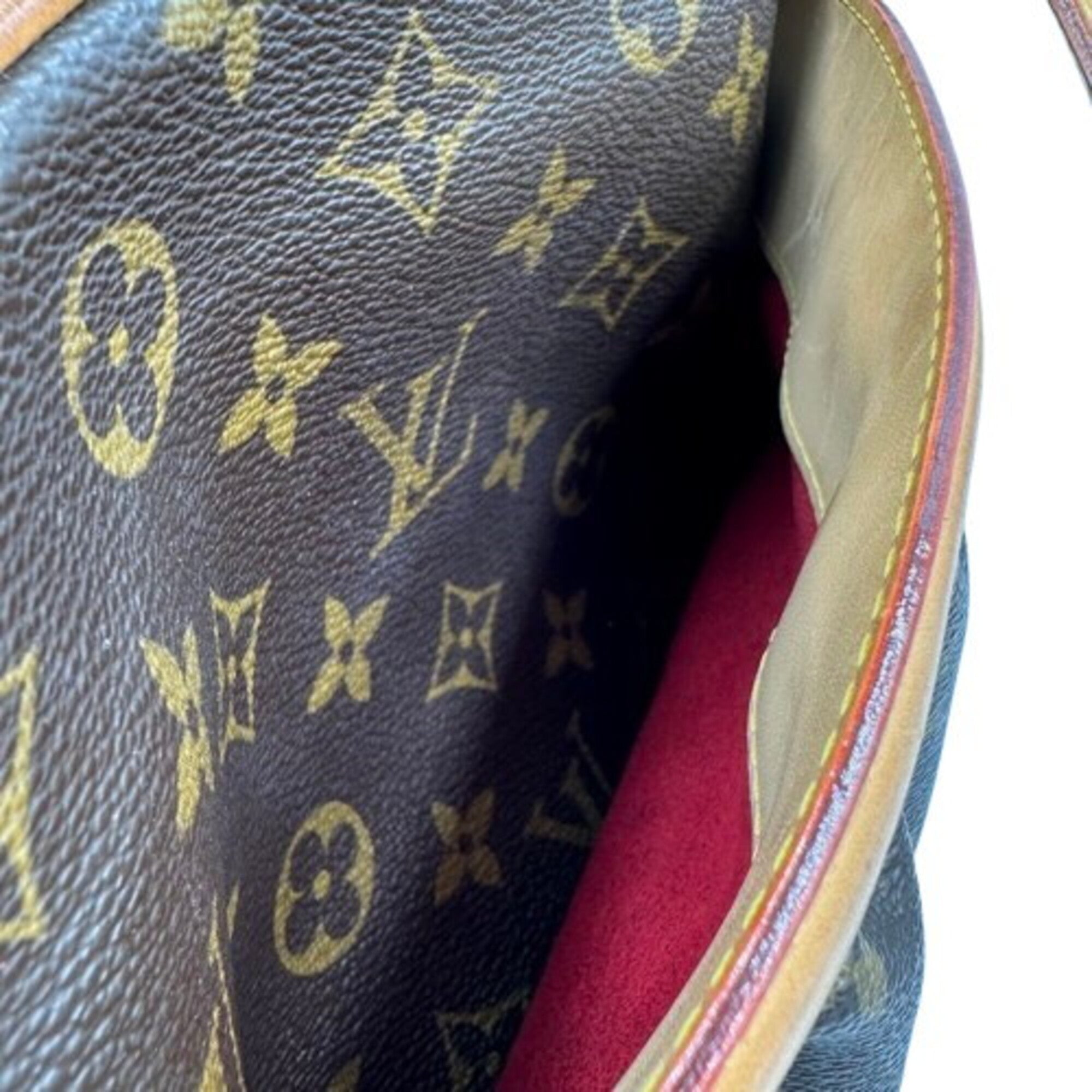 Louis Vuitton Brown Monogram Monogram Shoulder Bag (Pre-Owned)