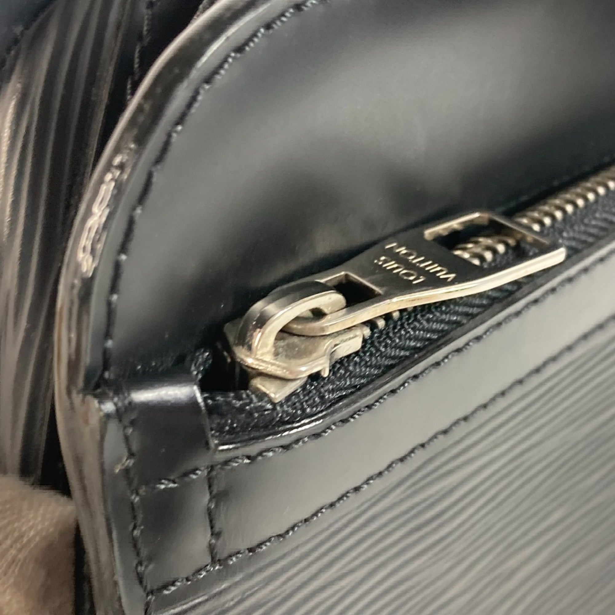 Louis Vuitton Black Noir Epi Leather Clutch Bag (Pre-Owned)
