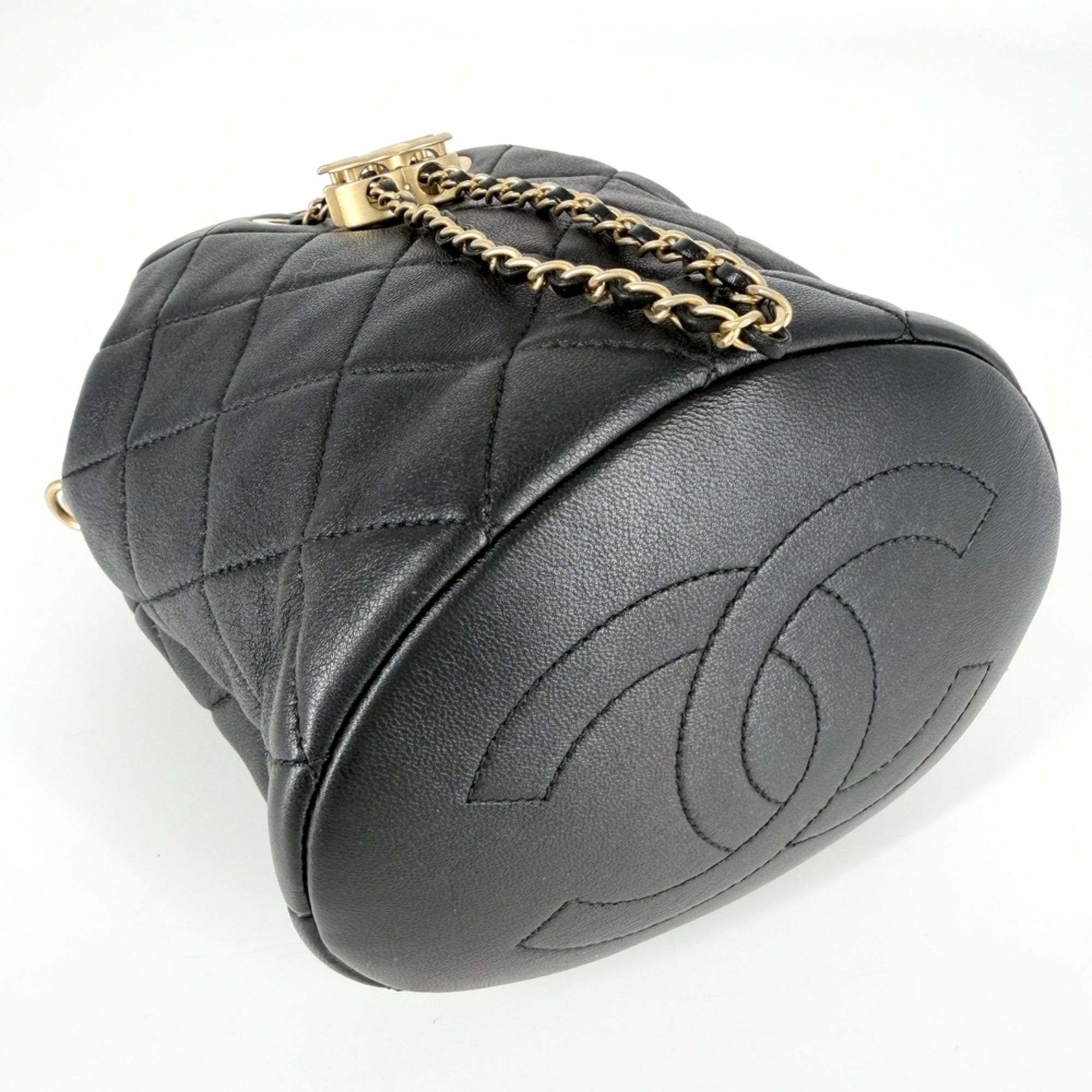 Chanel Black White Leather Handbag (Pre-Owned)
