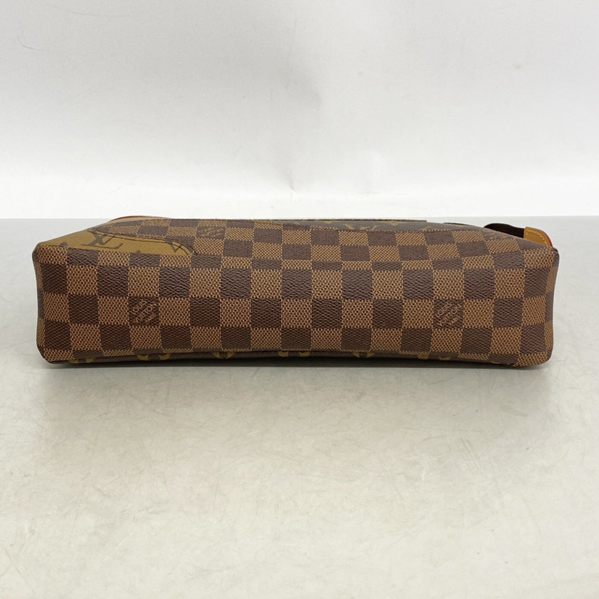 Louis Vuitton Brown Clutch Bag (Pre-Owned)
