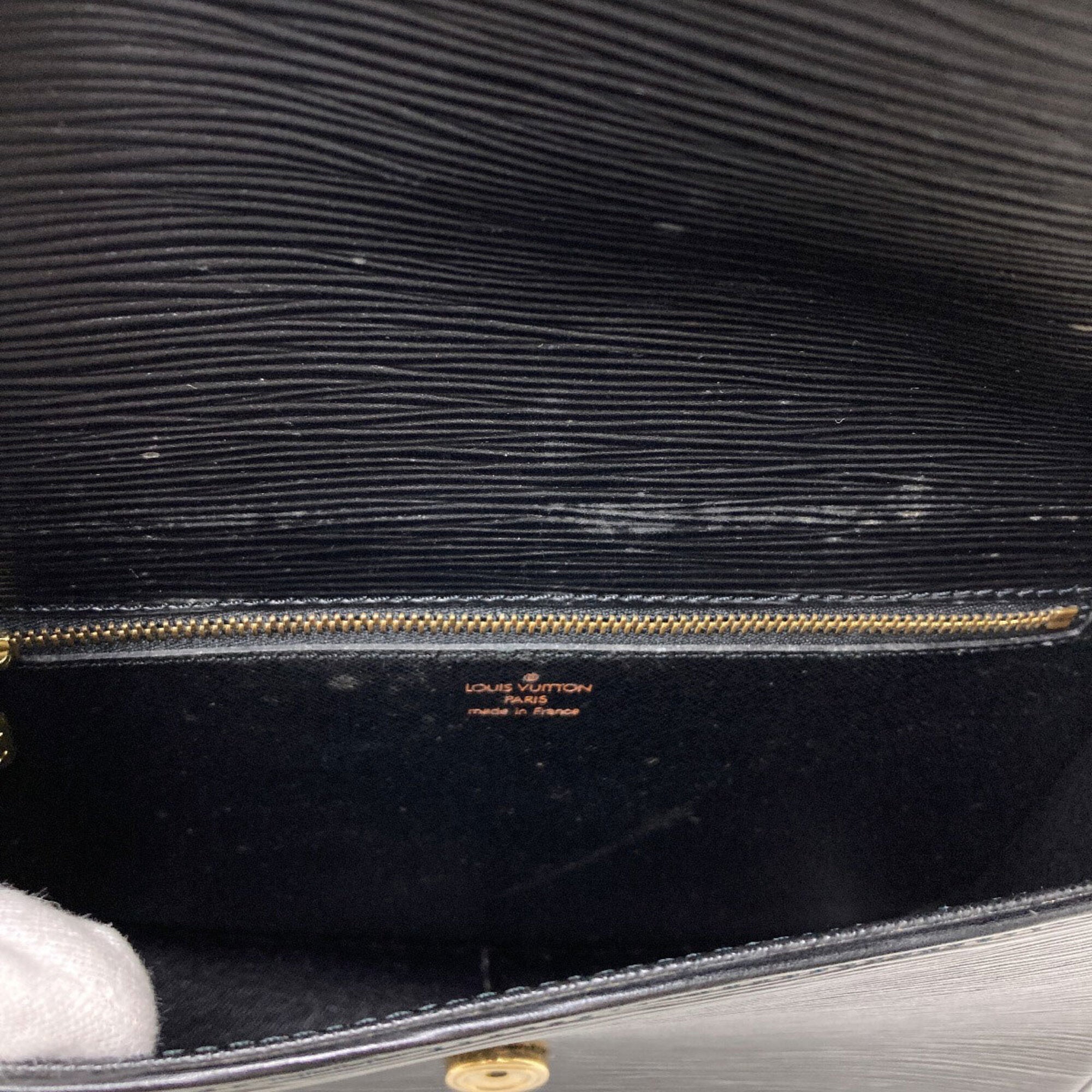 Louis Vuitton Epi Black Epi Leather Shoulder Bag (Pre-Owned)