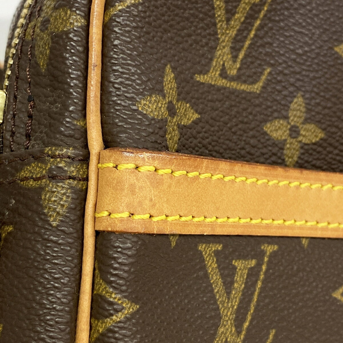 Louis Vuitton Brown Shoulder Bag (Pre-Owned)