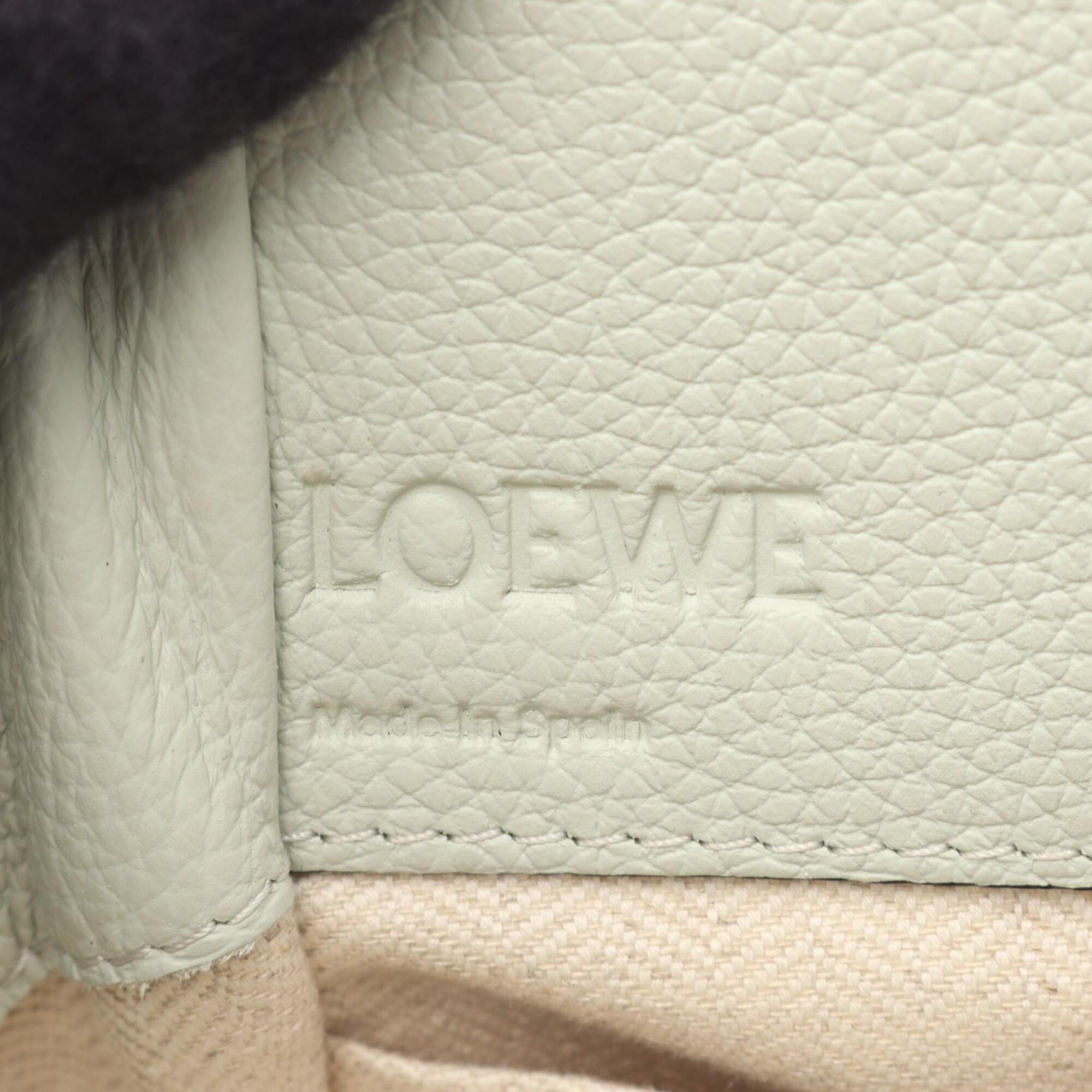 Loewe Green Light Green Leather Handbag (Pre-Owned)