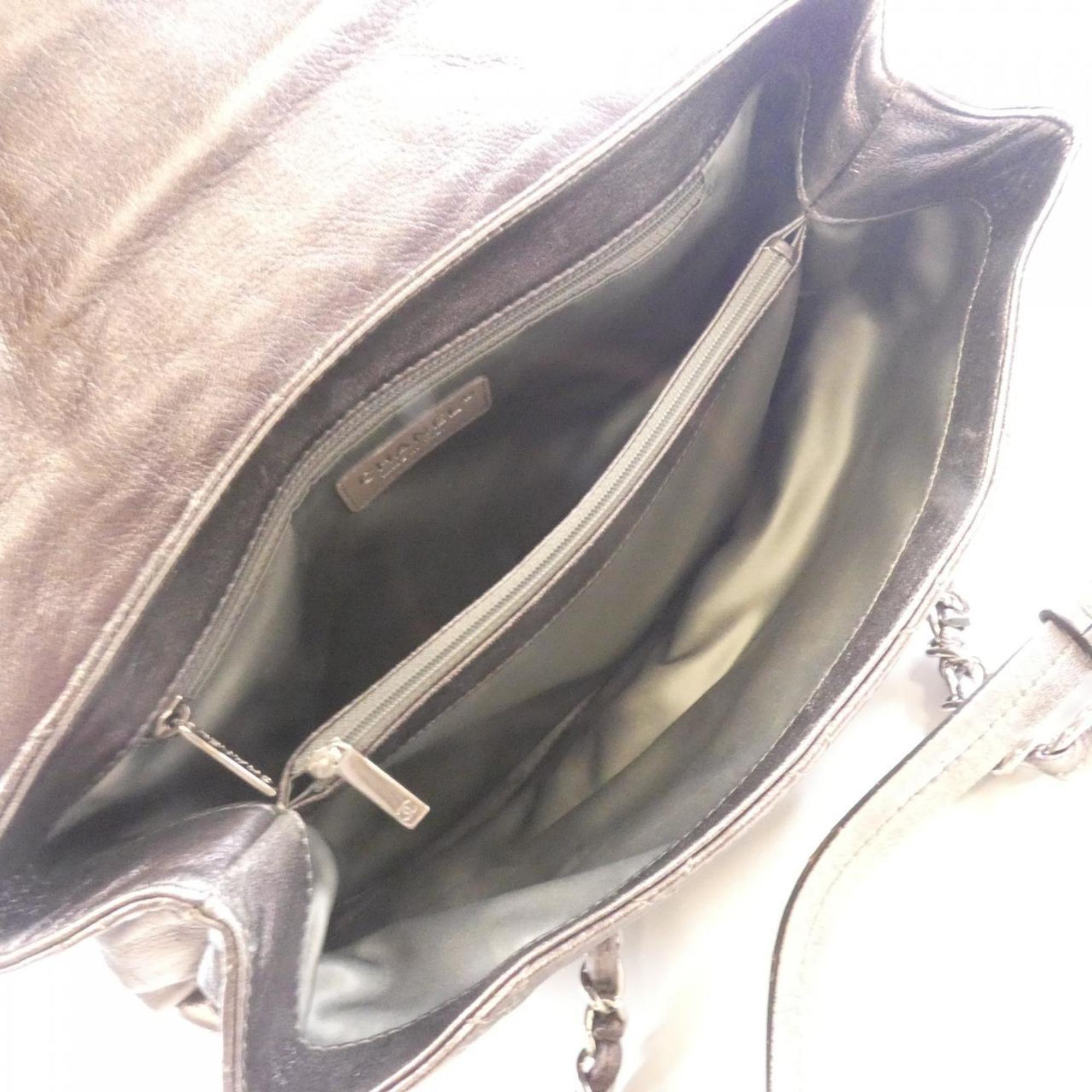 Chanel Silver Leather Shoulder Bag (Pre-Owned)