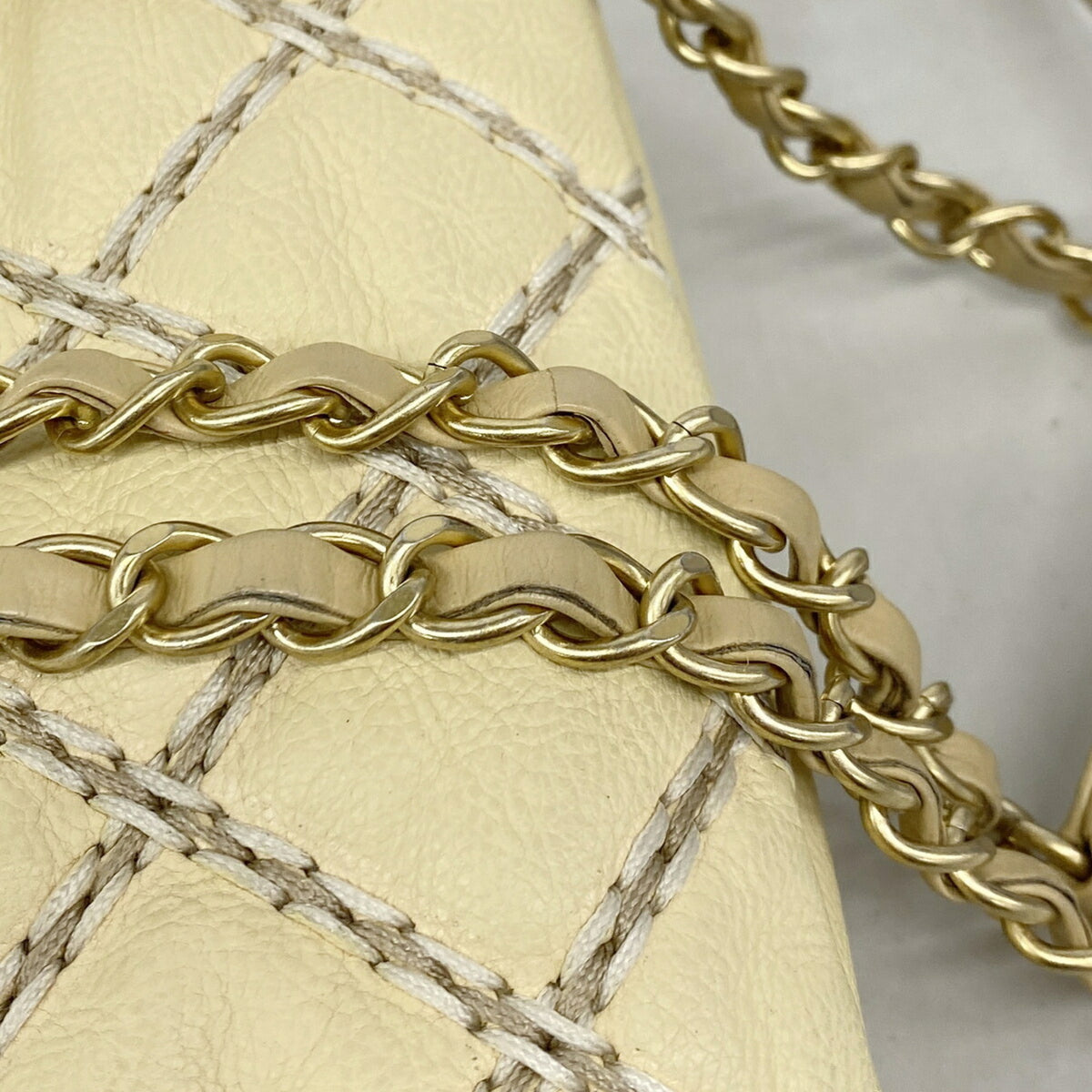 Chanel Yellow Leather Shoulder Bag (Pre-Owned)