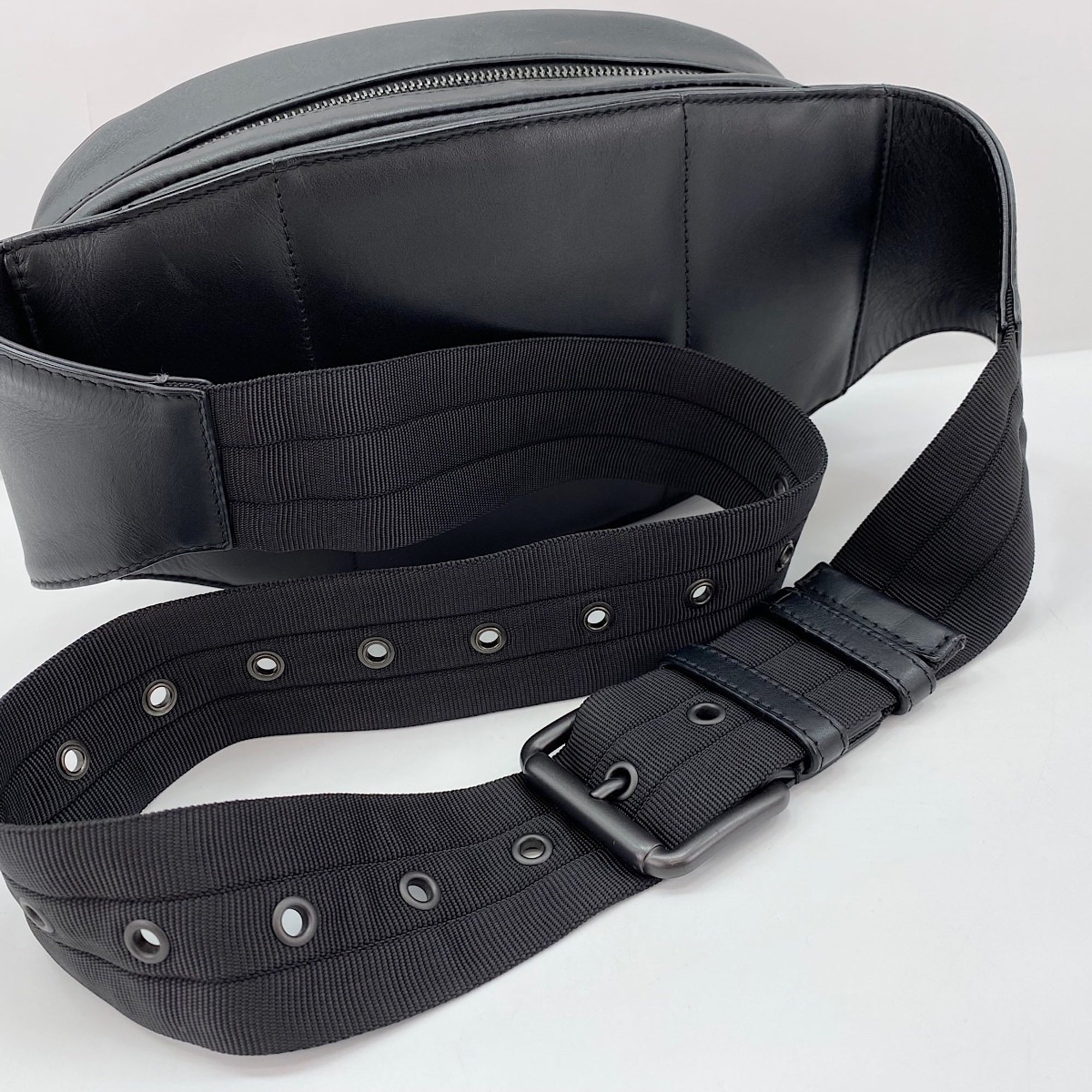 Bottega Veneta Black Leather Fanny Pack (Pre-Owned)
