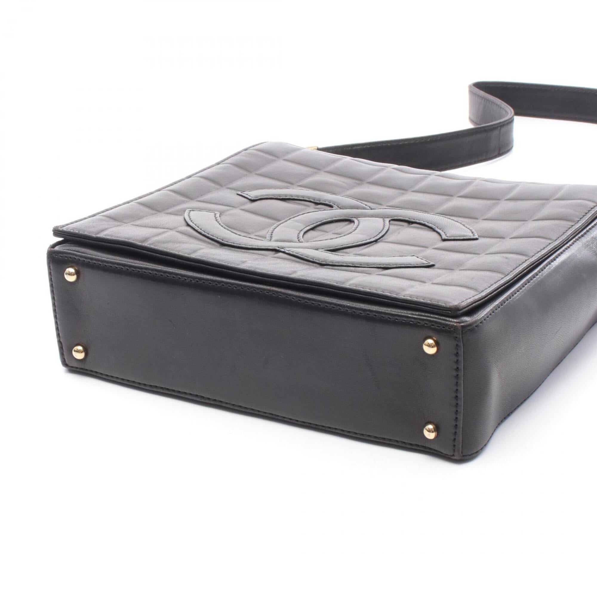 Chanel Black Leather Shoulder Bag (Pre-Owned)