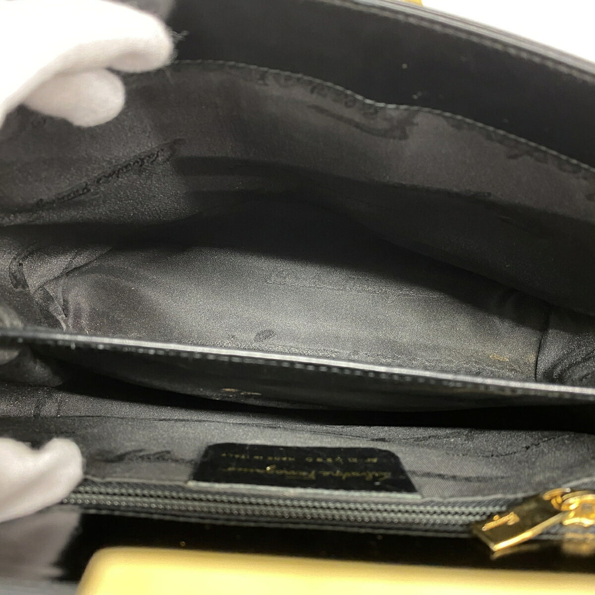 Salvatore Ferragamo Black Leather Handbag (Pre-Owned)