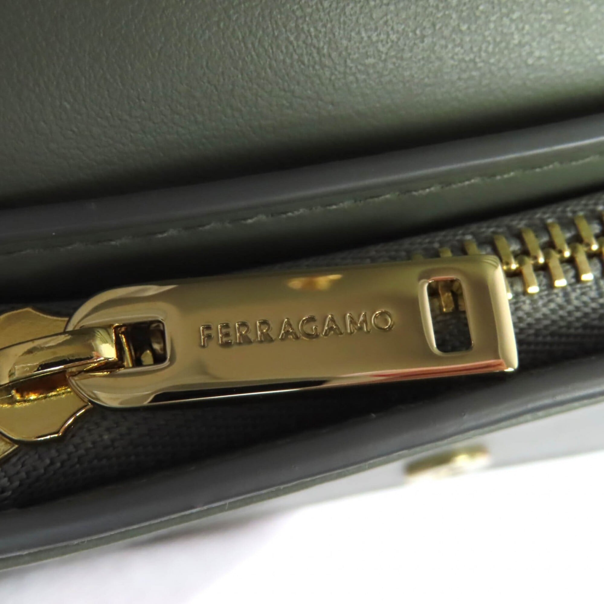 Salvatore Ferragamo Gancini Leather Wallet (Bi-Fold) (Pre-Owned)