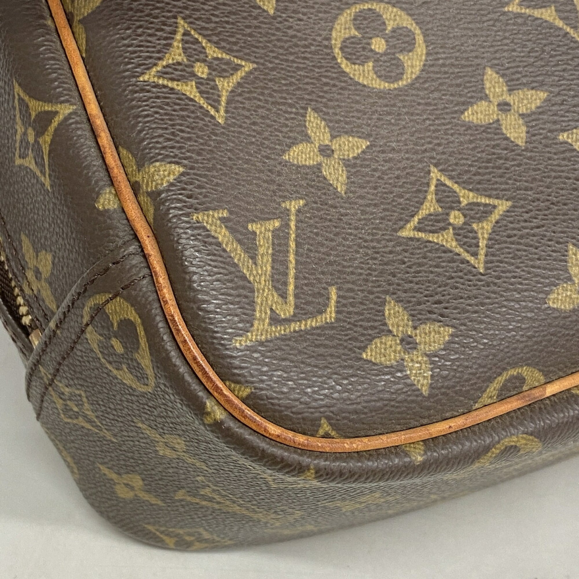 Louis Vuitton Brown Handbag (Pre-Owned)