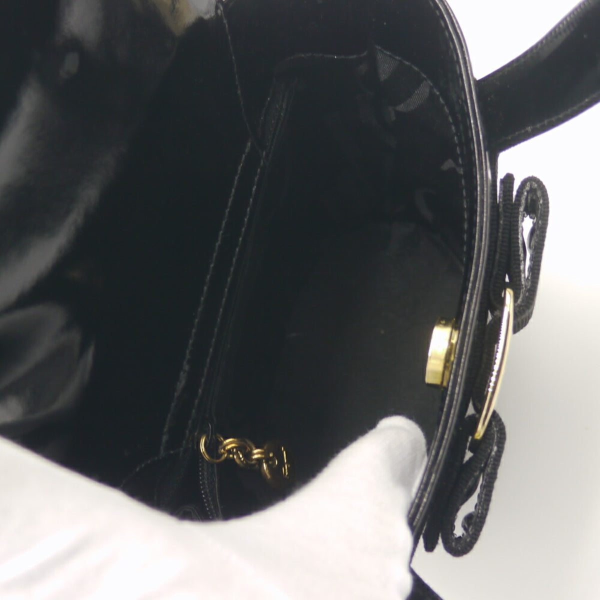 Salvatore Ferragamo Black Leather Handbag (Pre-Owned)