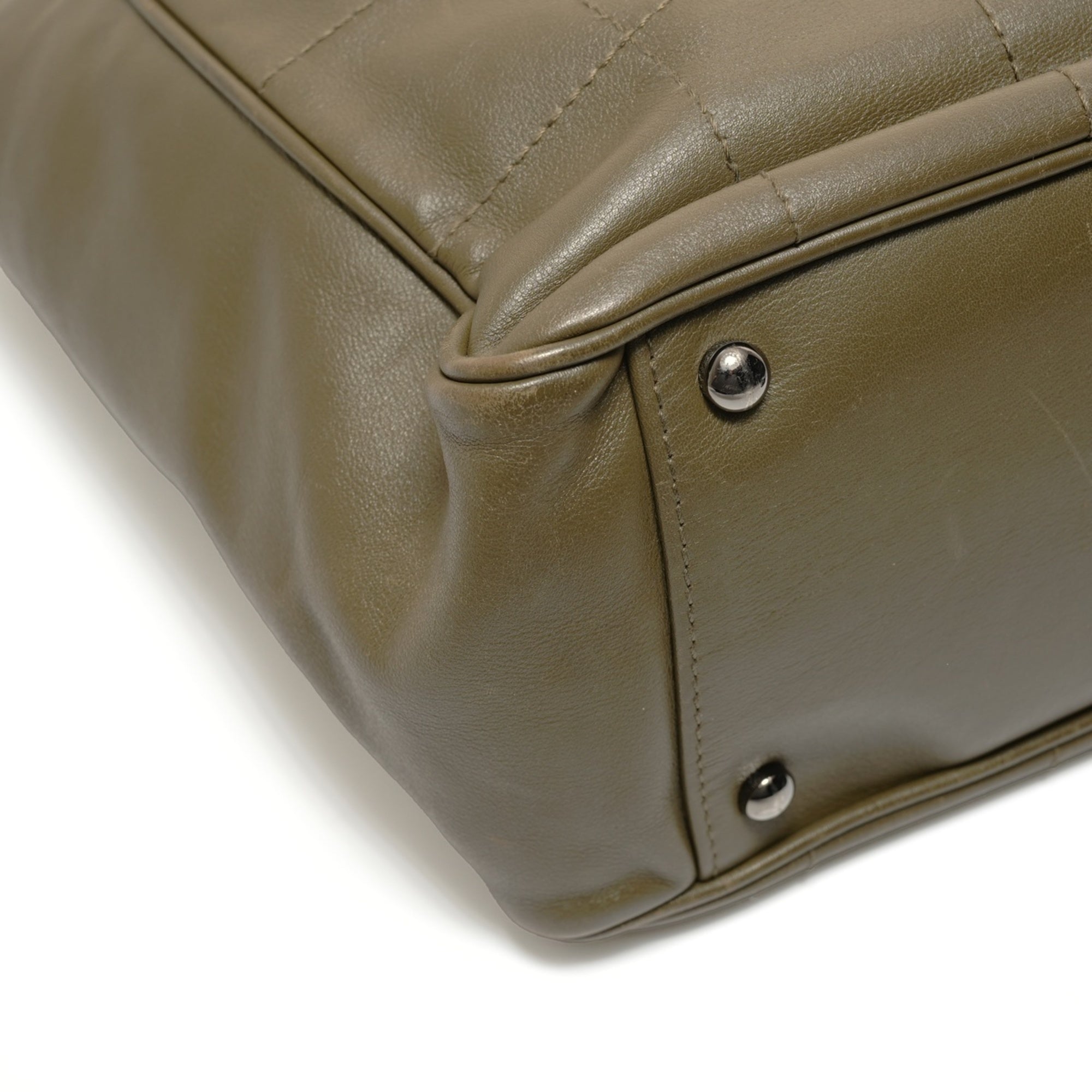 Chanel Chocolate Bar Khaki Handbag (Pre-Owned)