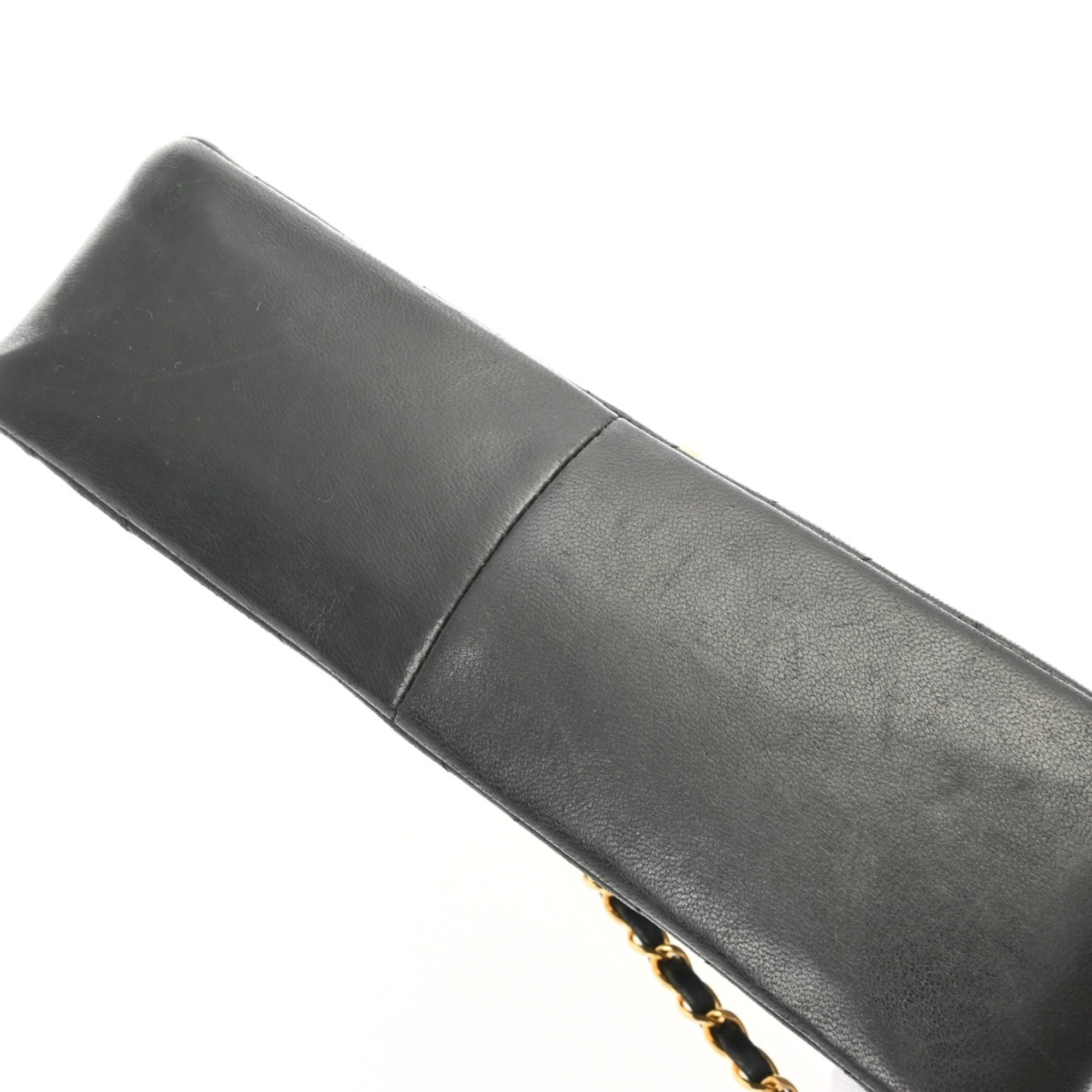 Chanel Black Leather Shoulder Bag (Pre-Owned)