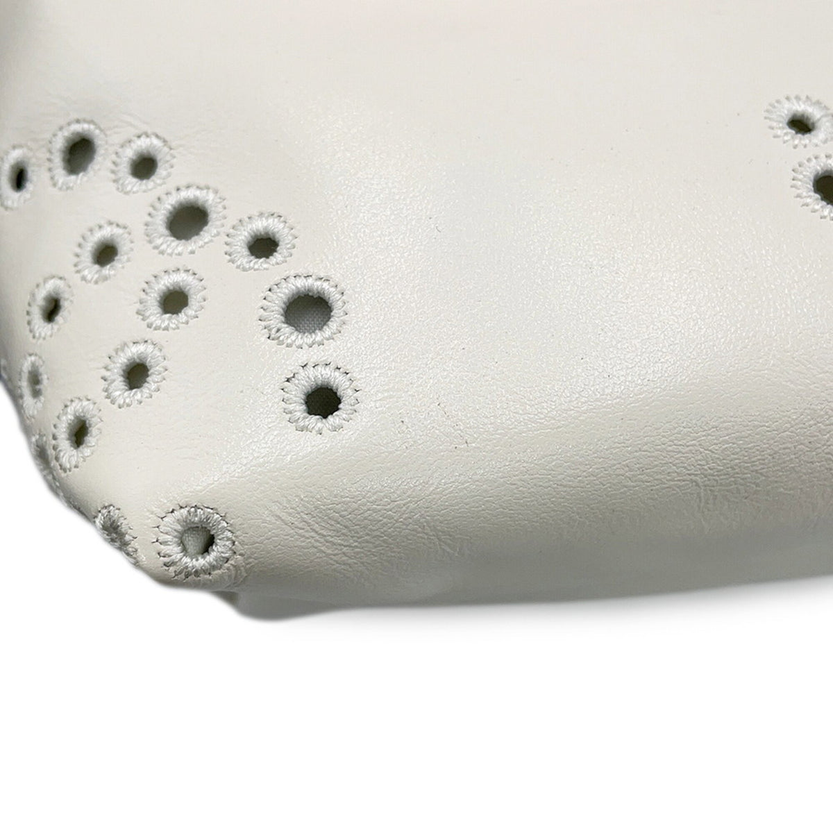 Chanel White Leather Handbag (Pre-Owned)