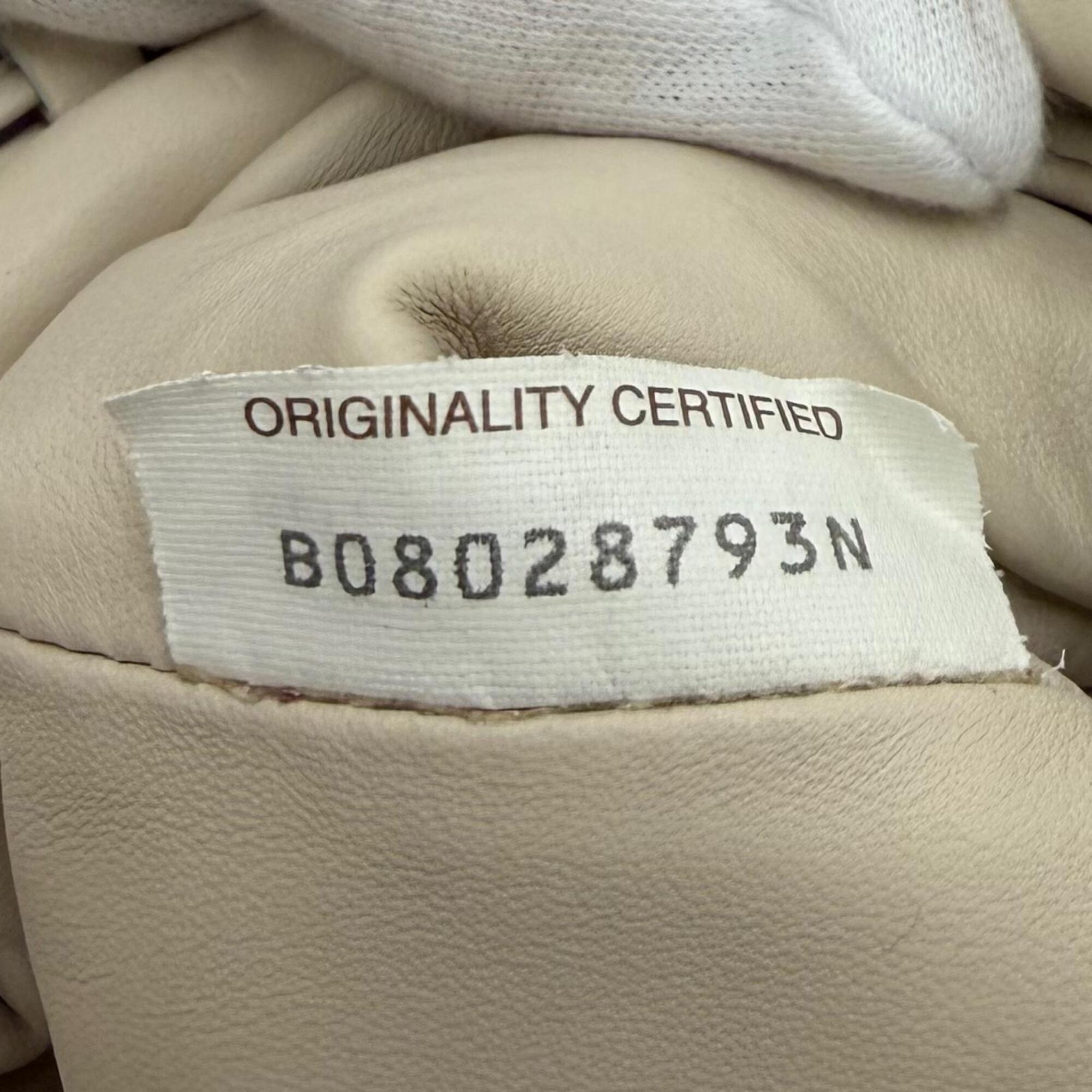 Bottega Veneta Ivory Leather Pouch Shoulder Bag (Pre-Owned)