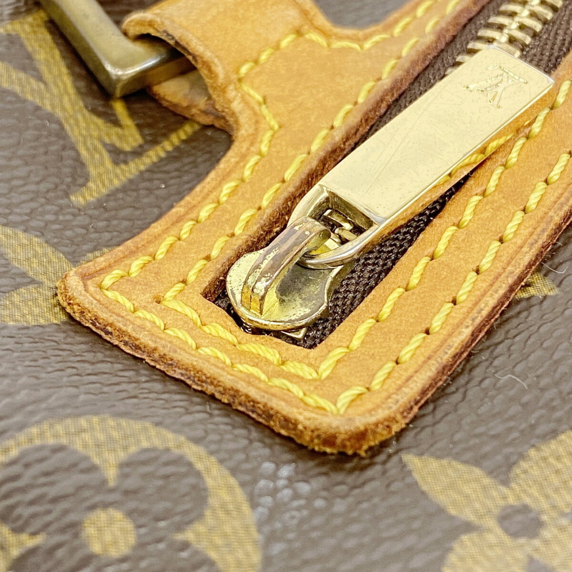 Louis Vuitton Brown Shoulder Bag (Pre-Owned)