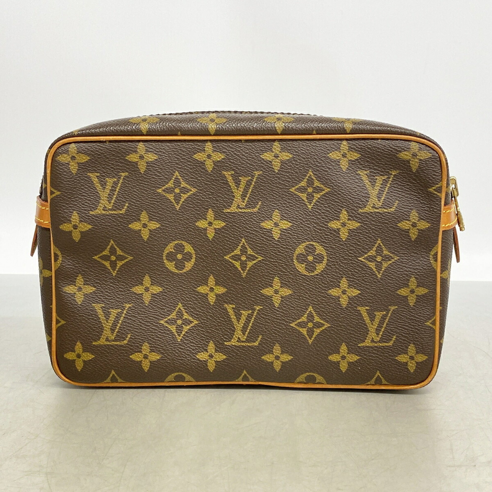 Louis Vuitton Brown Clutch Bag (Pre-Owned)