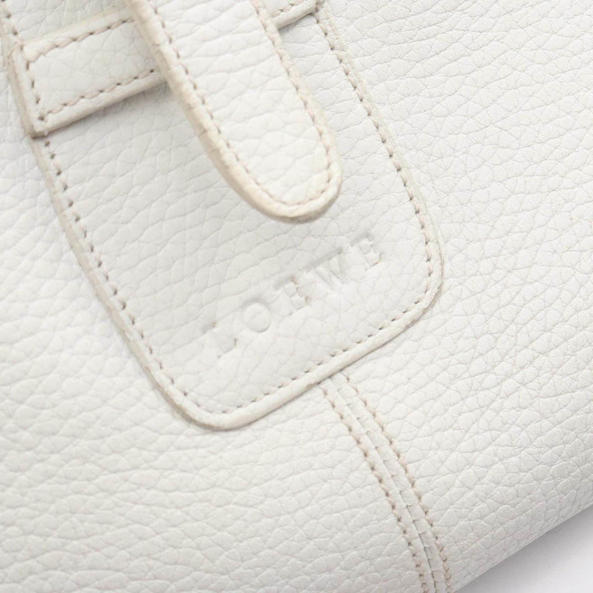 Loewe White Leather Handbag Shoulder Bag (Pre-Owned)