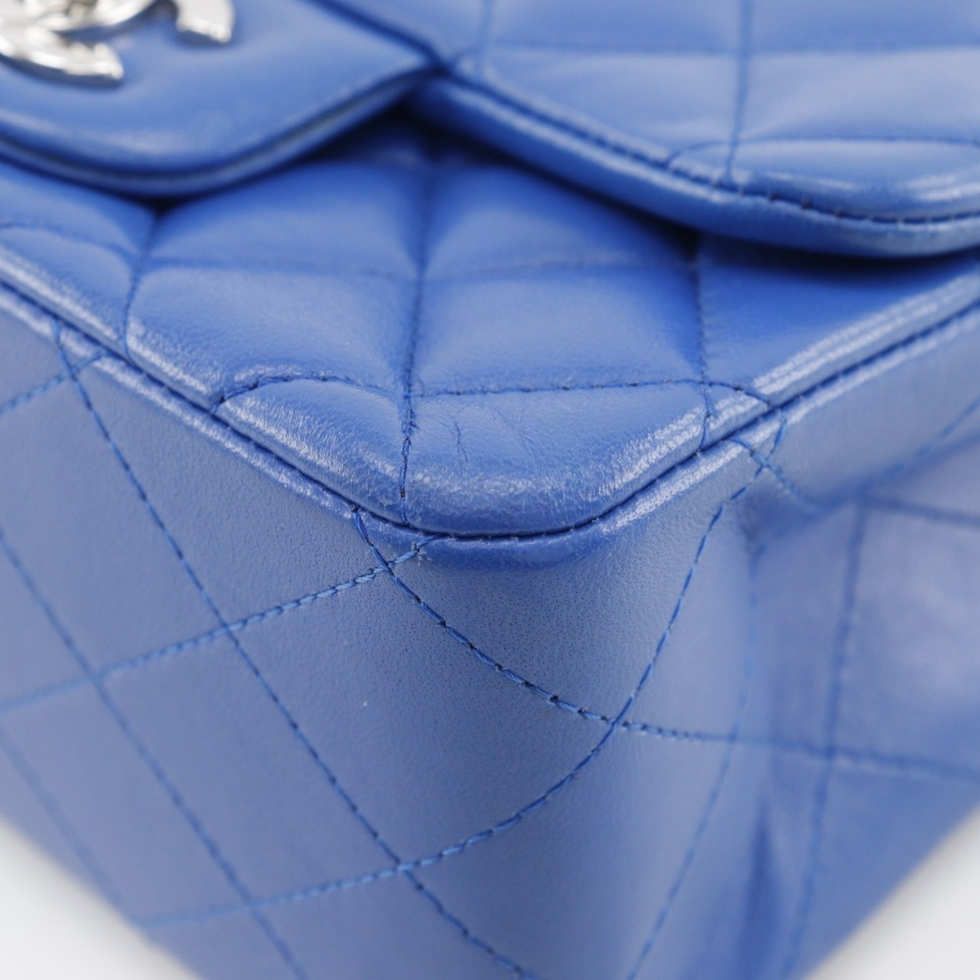 Chanel Blue Leather Shoulder Bag (Pre-Owned)