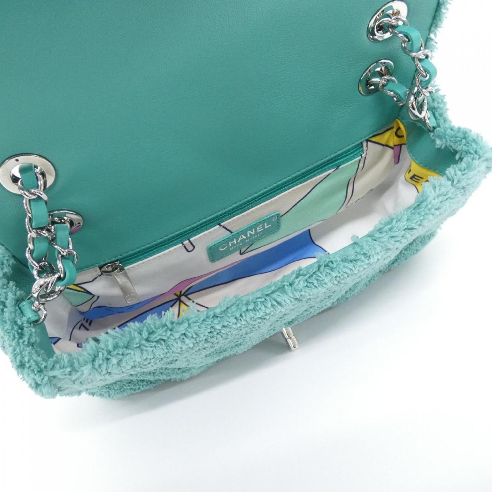Chanel Green Shoulder Bag (Pre-Owned)