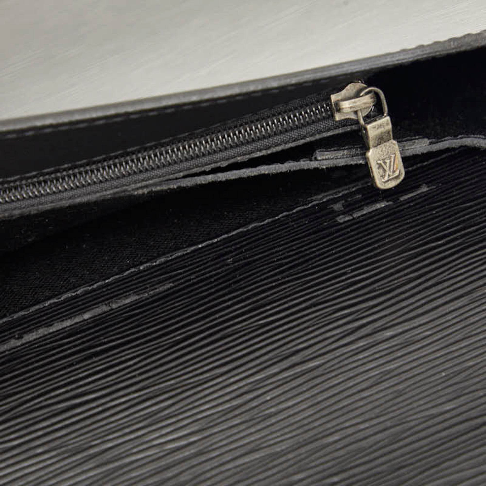 Louis Vuitton Black Noir Leather Shoulder Bag (Pre-Owned)