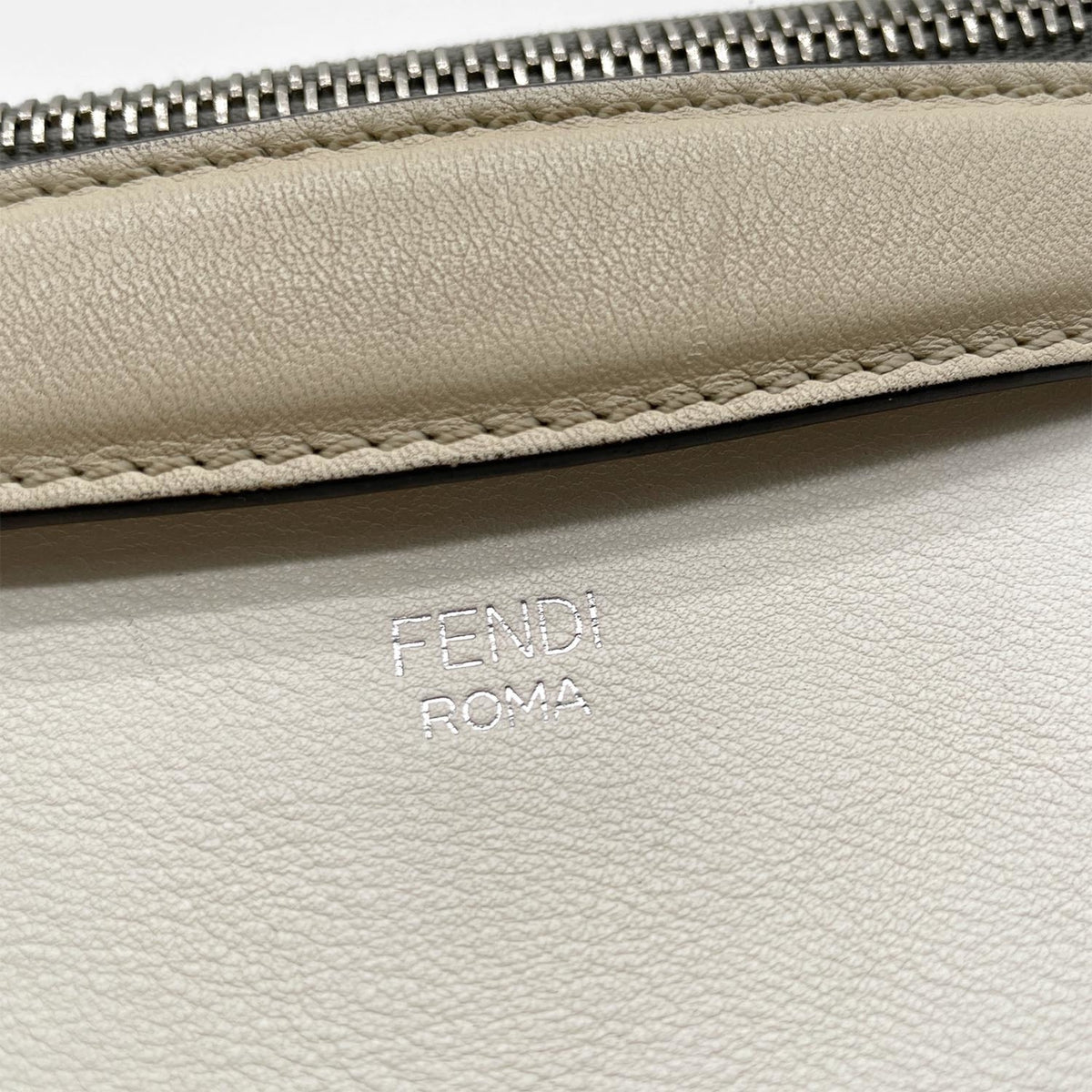 Fendi White Leather Handbag (Pre-Owned)
