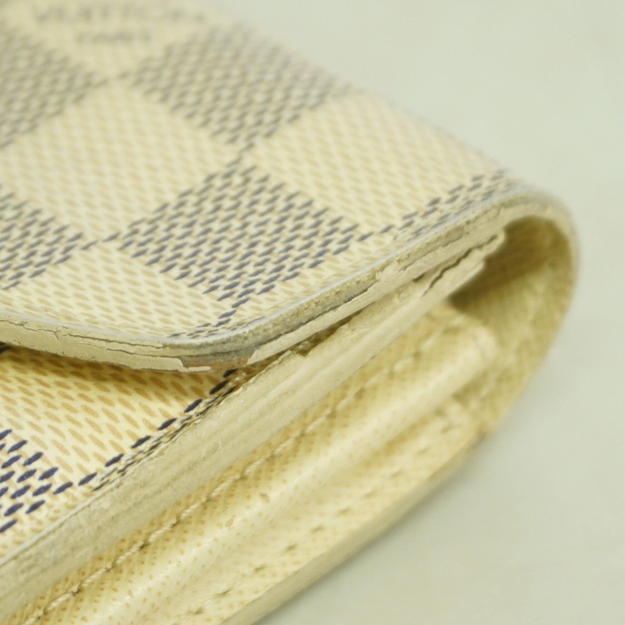 Louis Vuitton White Long Wallet (Bi-Fold) (Pre-Owned)
