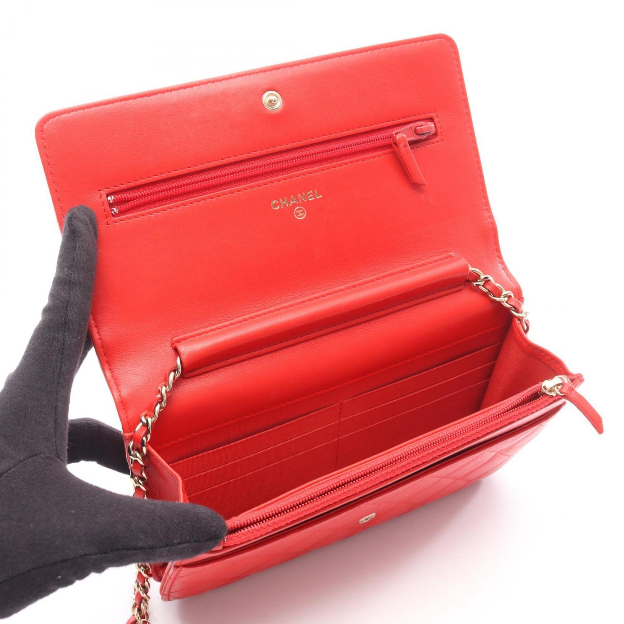 Chanel Red Color Leather Handbag Shoulder Bag (Pre-Owned)