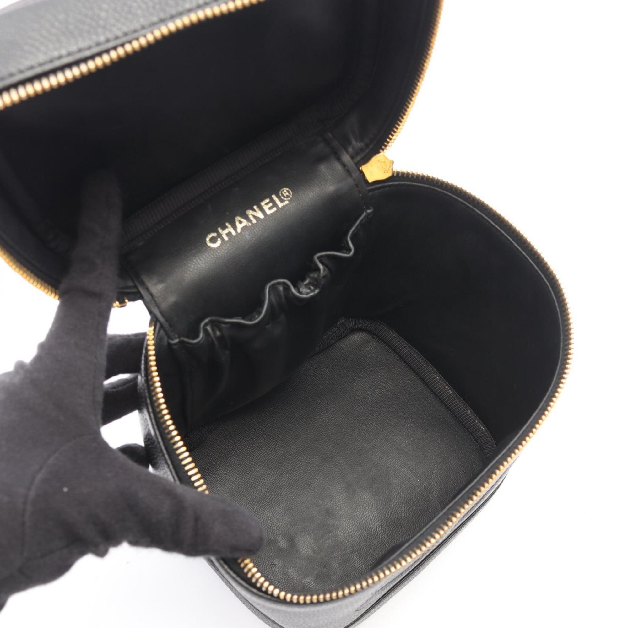 Chanel Black Grained Calfskin Handbag (Pre-Owned)