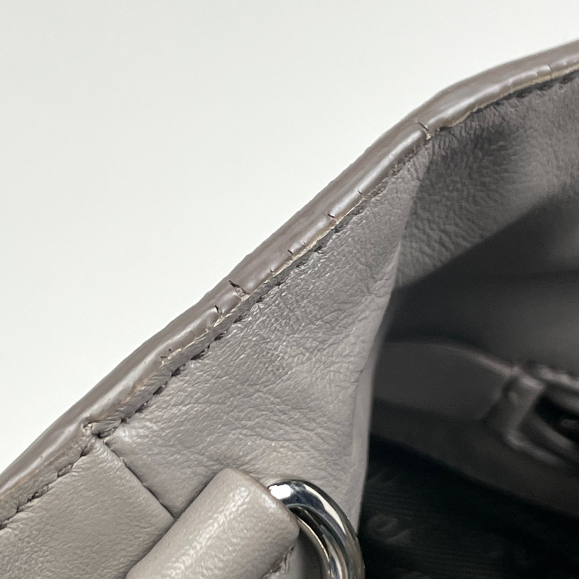 Prada Gray Leather Handbag (Pre-Owned)