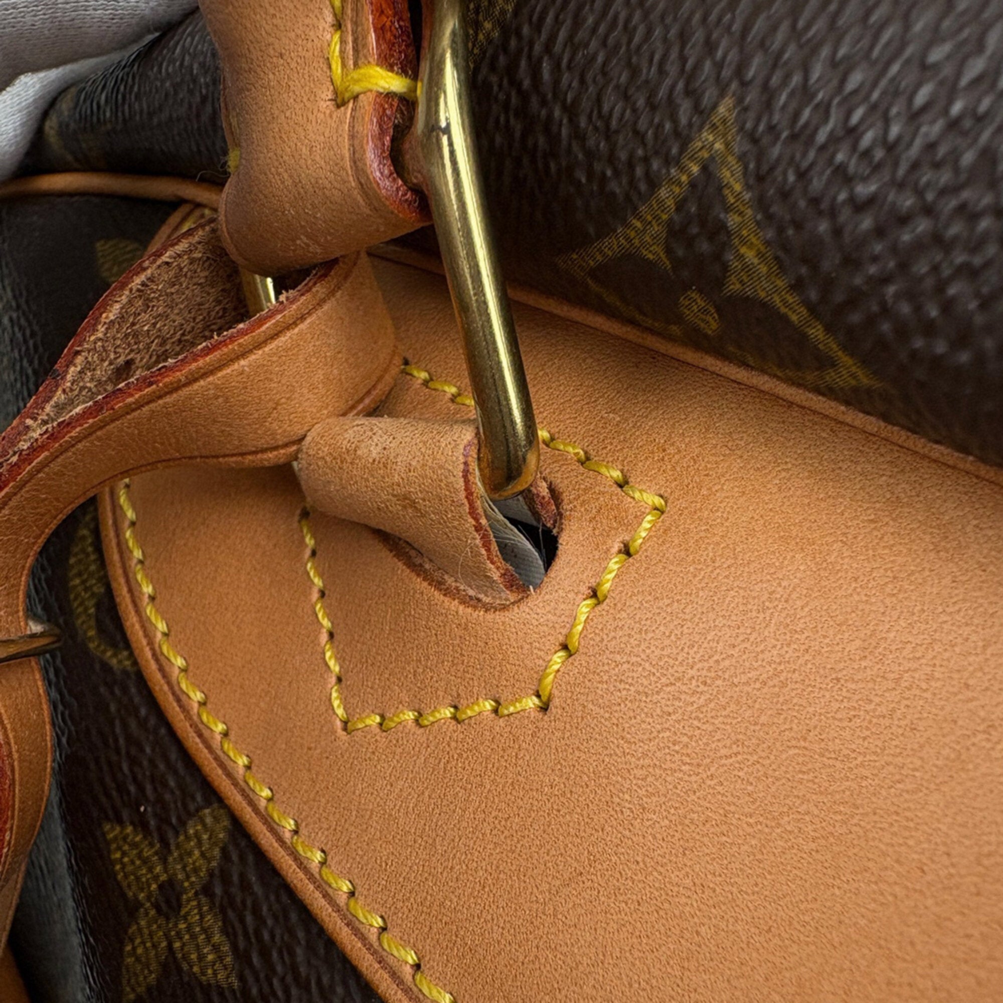 Louis Vuitton Brown Monogram Handbag (Pre-Owned)