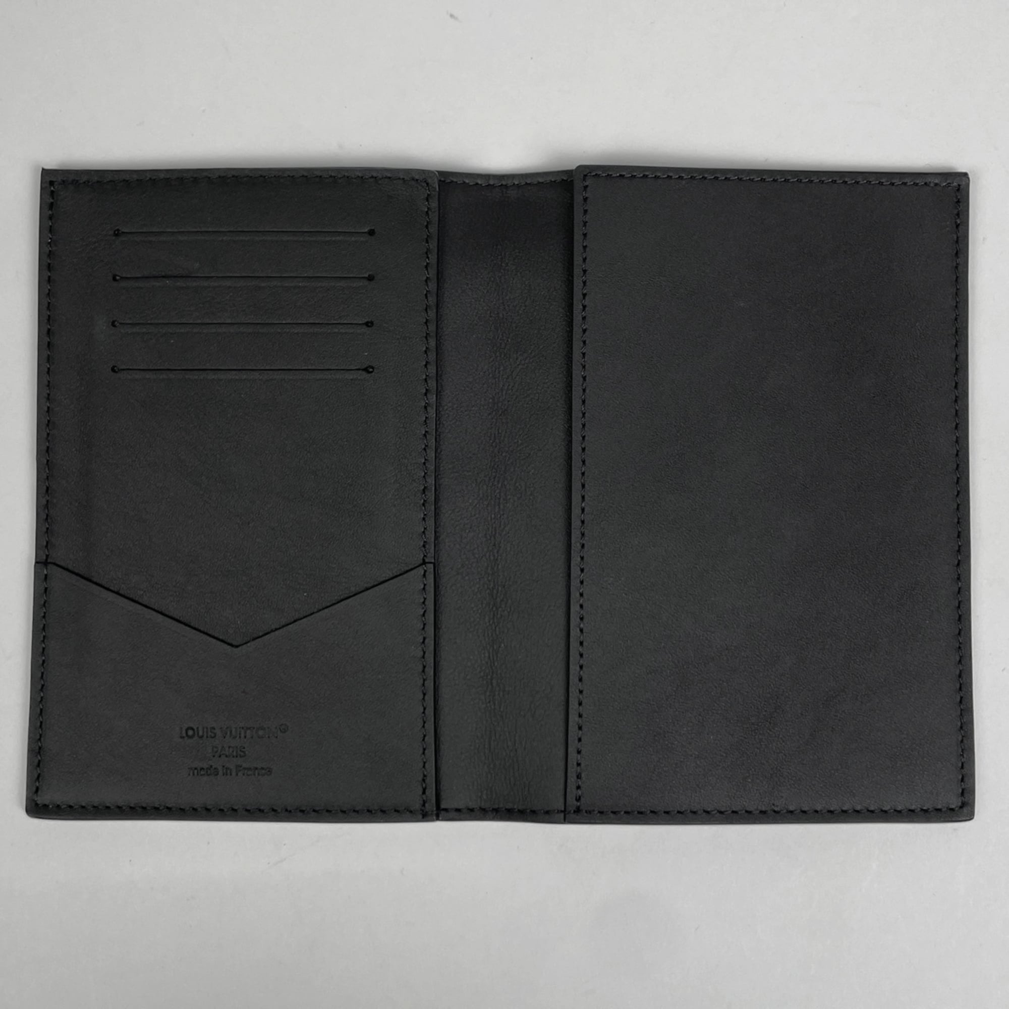 Louis Vuitton Black Leather (Pre-Owned)