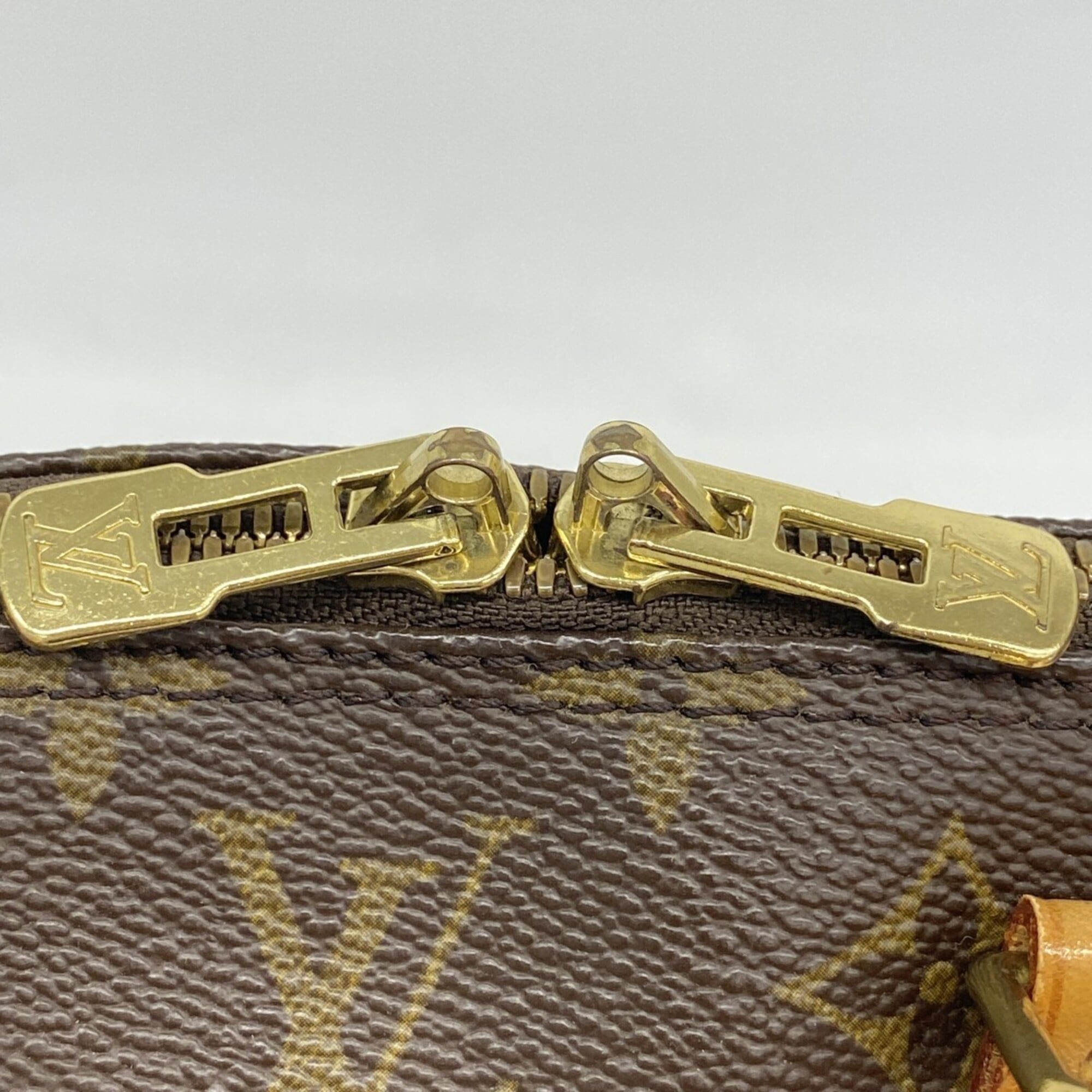 Louis Vuitton Brown Handbag (Pre-Owned)