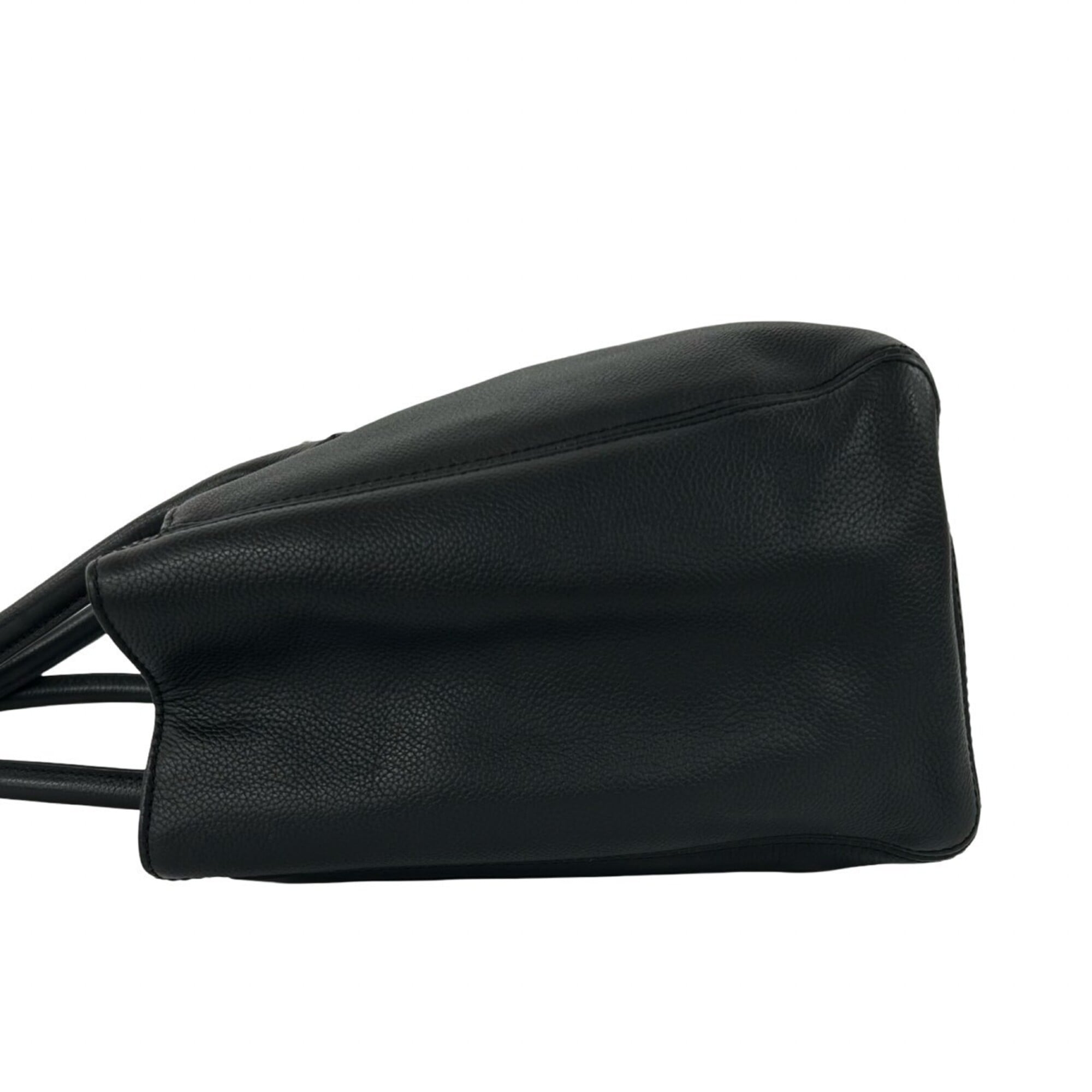 Chanel Black Grained Calfskin Handbag Pouch Shoulder Bag (Pre-Owned)