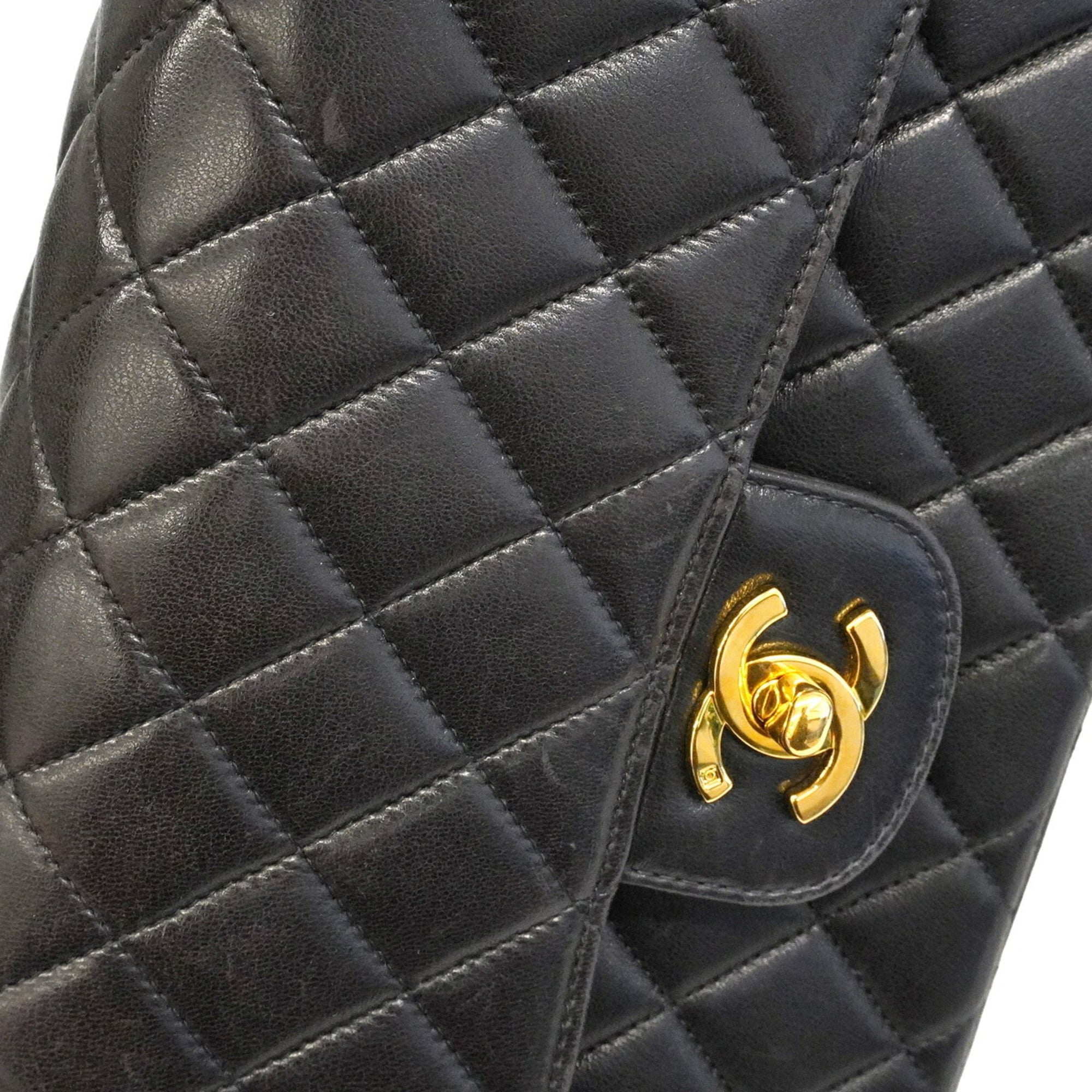 Chanel Black Leather Handbag (Pre-Owned)