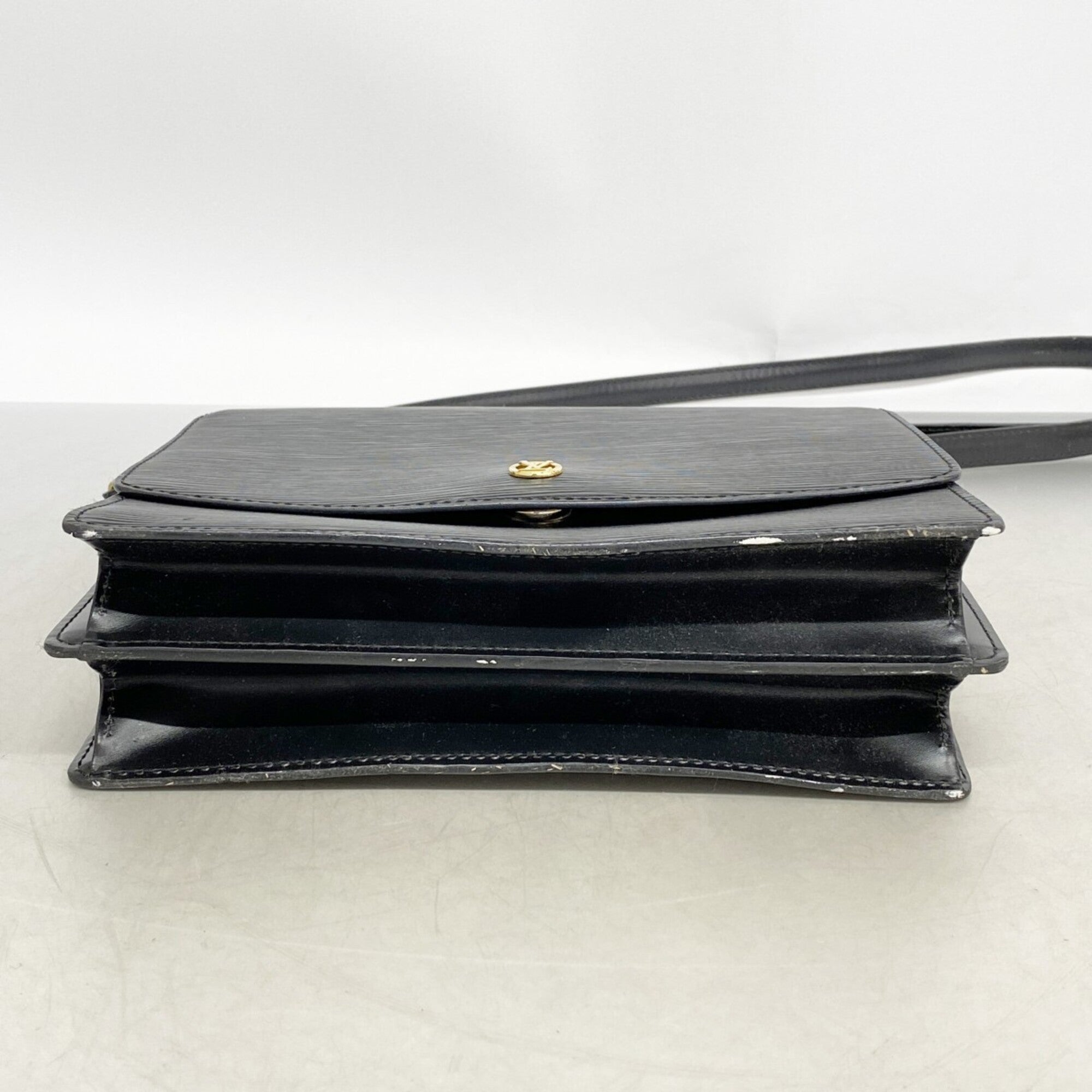 Louis Vuitton Noir Shoulder Bag (Pre-Owned)