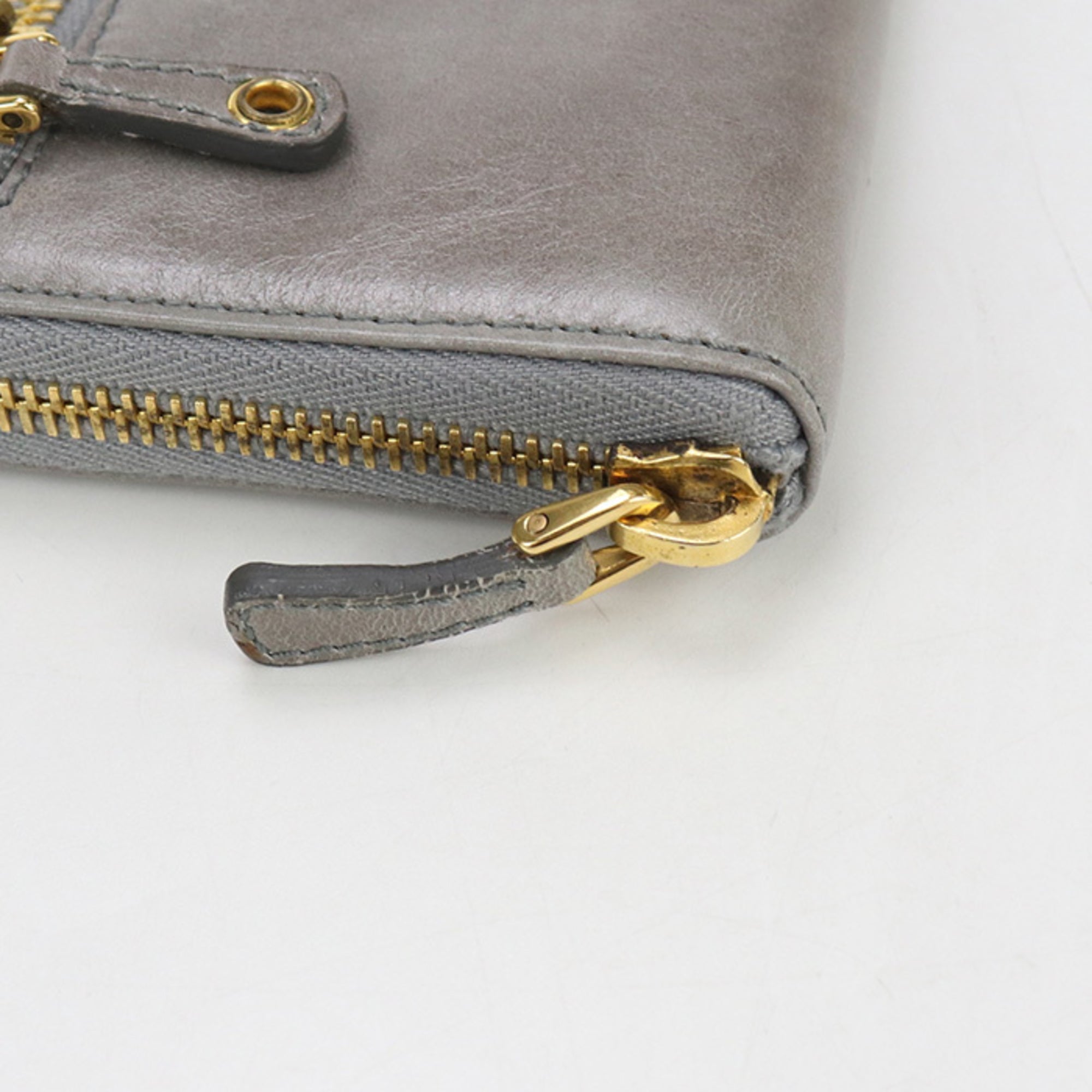 Miu Miu Gray Leather Coin Purse/Coin Case (Pre-Owned)