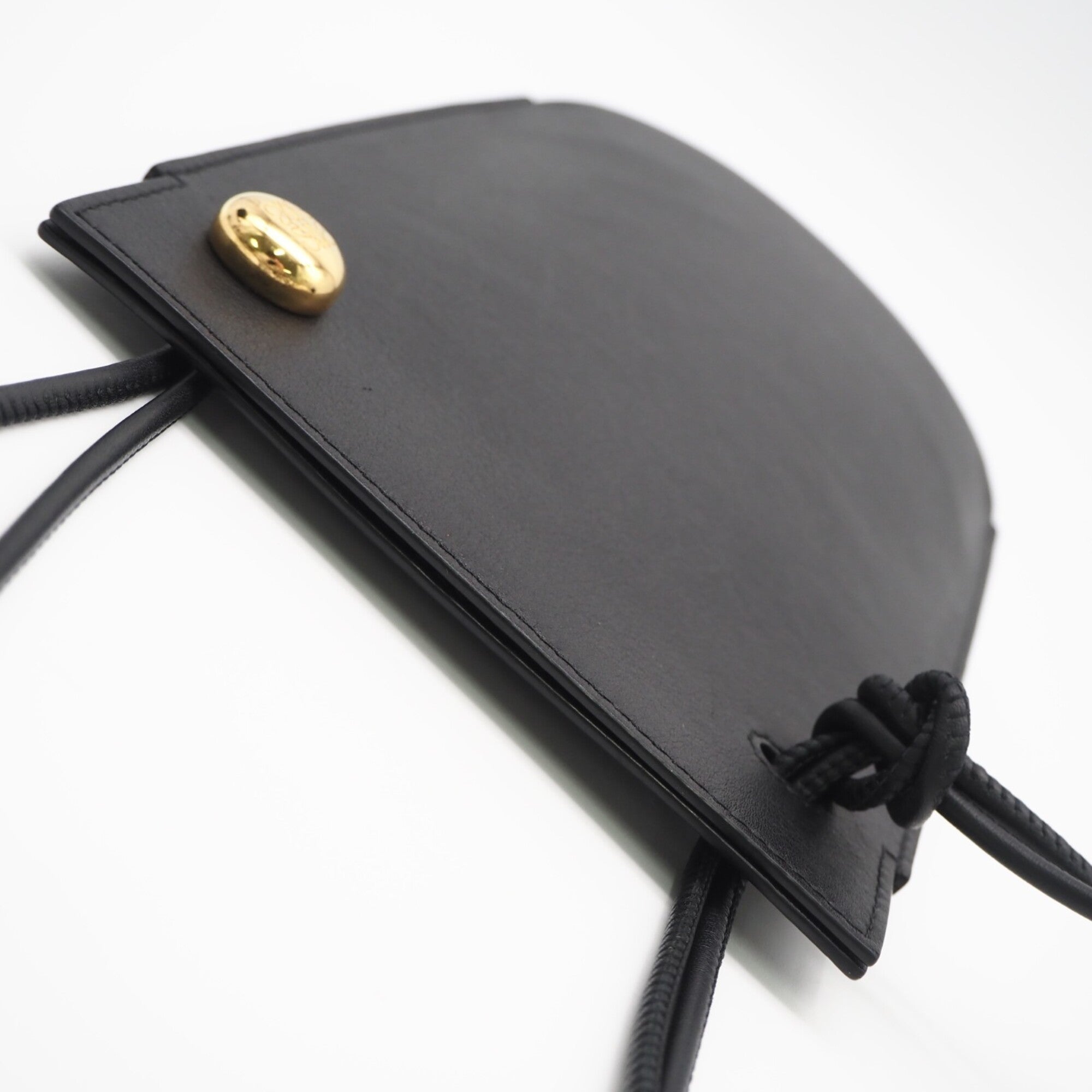 Loewe Black Leather Shoulder Bag (Pre-Owned)
