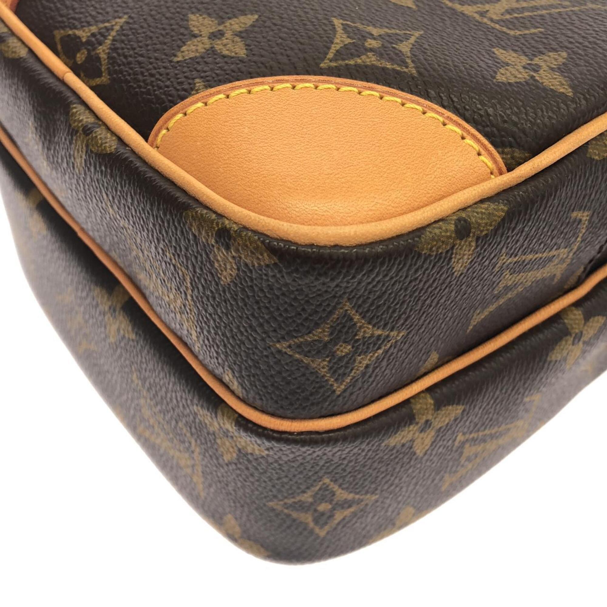 Louis Vuitton Marron Coated Canvas Shoulder Bag (Pre-Owned)