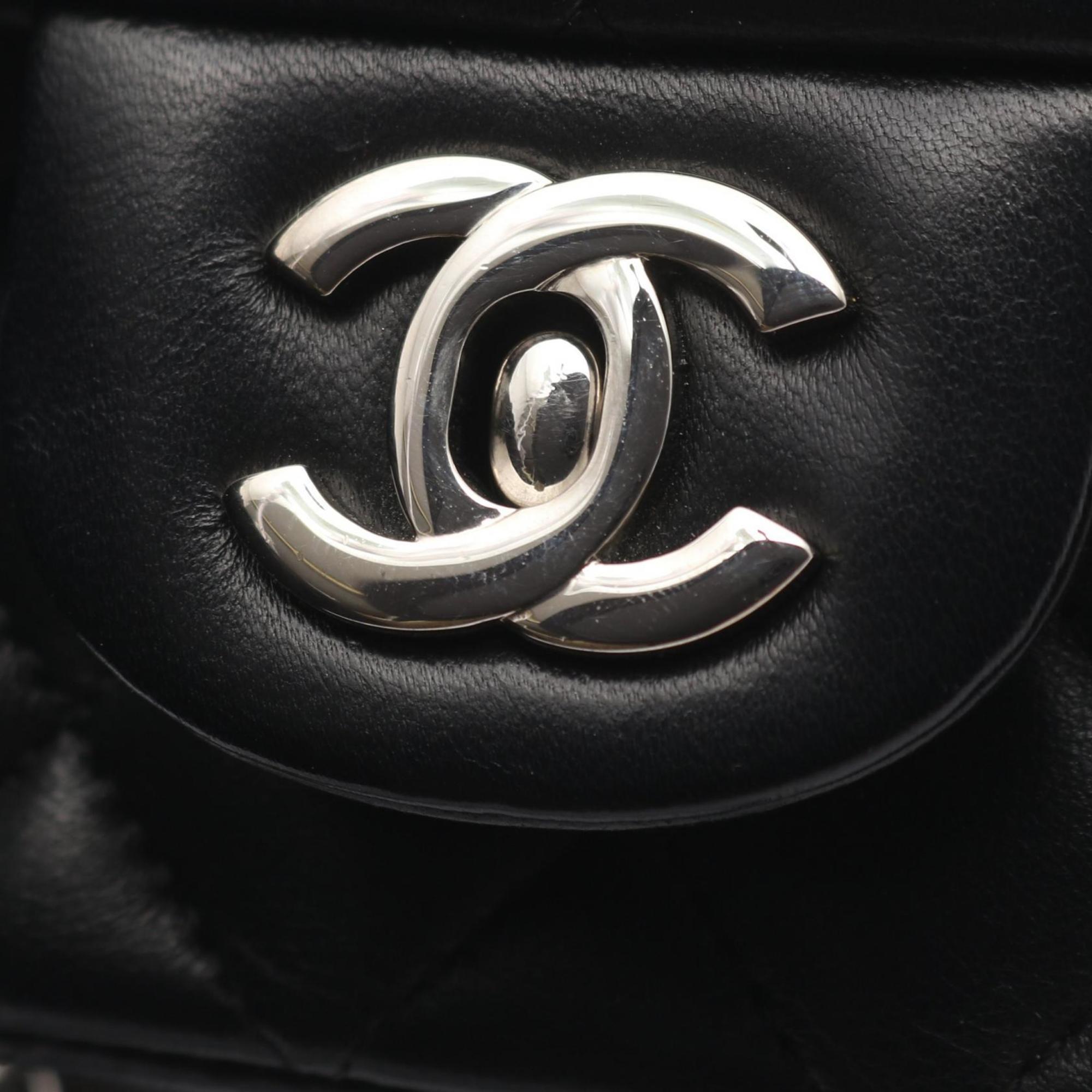 Chanel Black Leather Handbag Shoulder Bag (Pre-Owned)