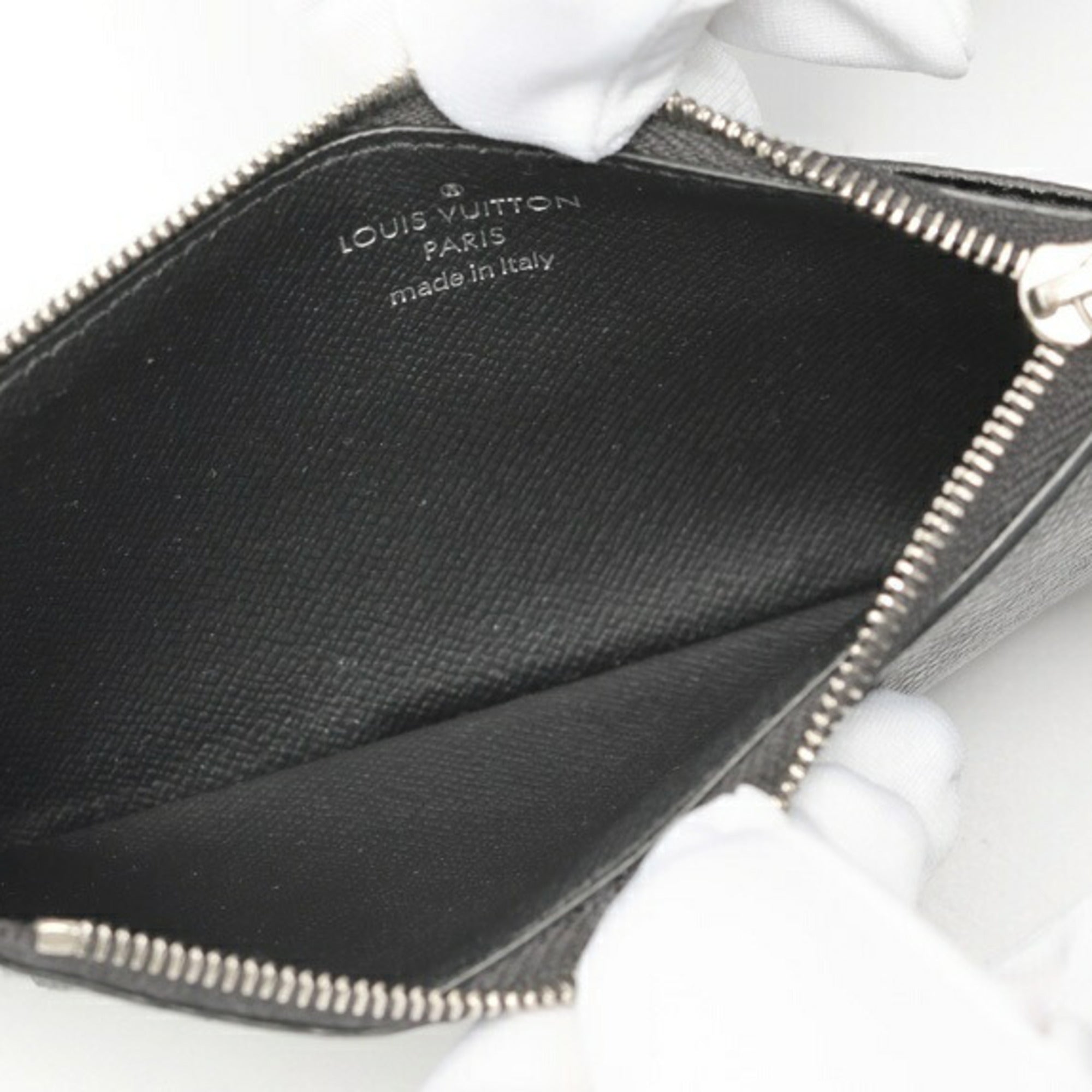 Louis Vuitton Taiga Black Noir Taiga Leather Coin Purse/Coin Case (Pre-Owned)