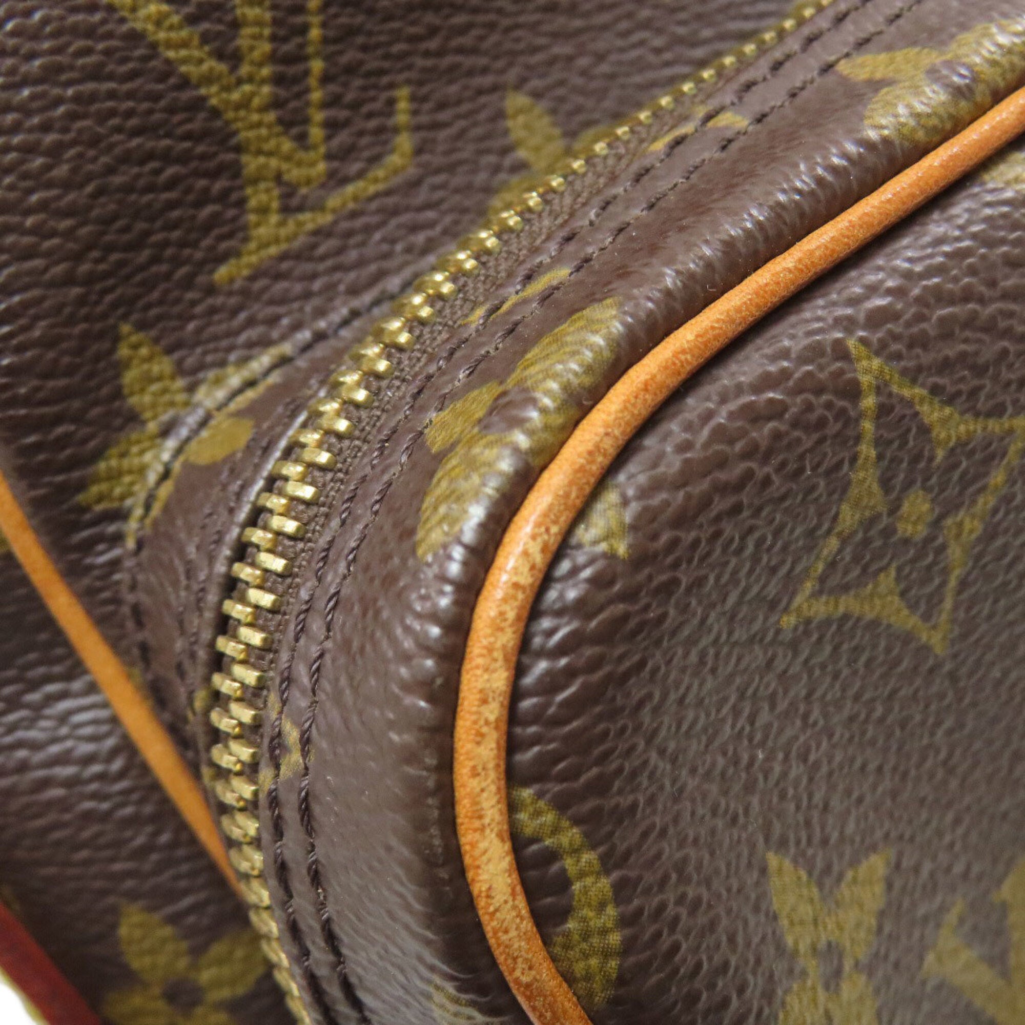 Louis Vuitton Monogram Monogram Canvas Shoulder Bag (Pre-Owned)